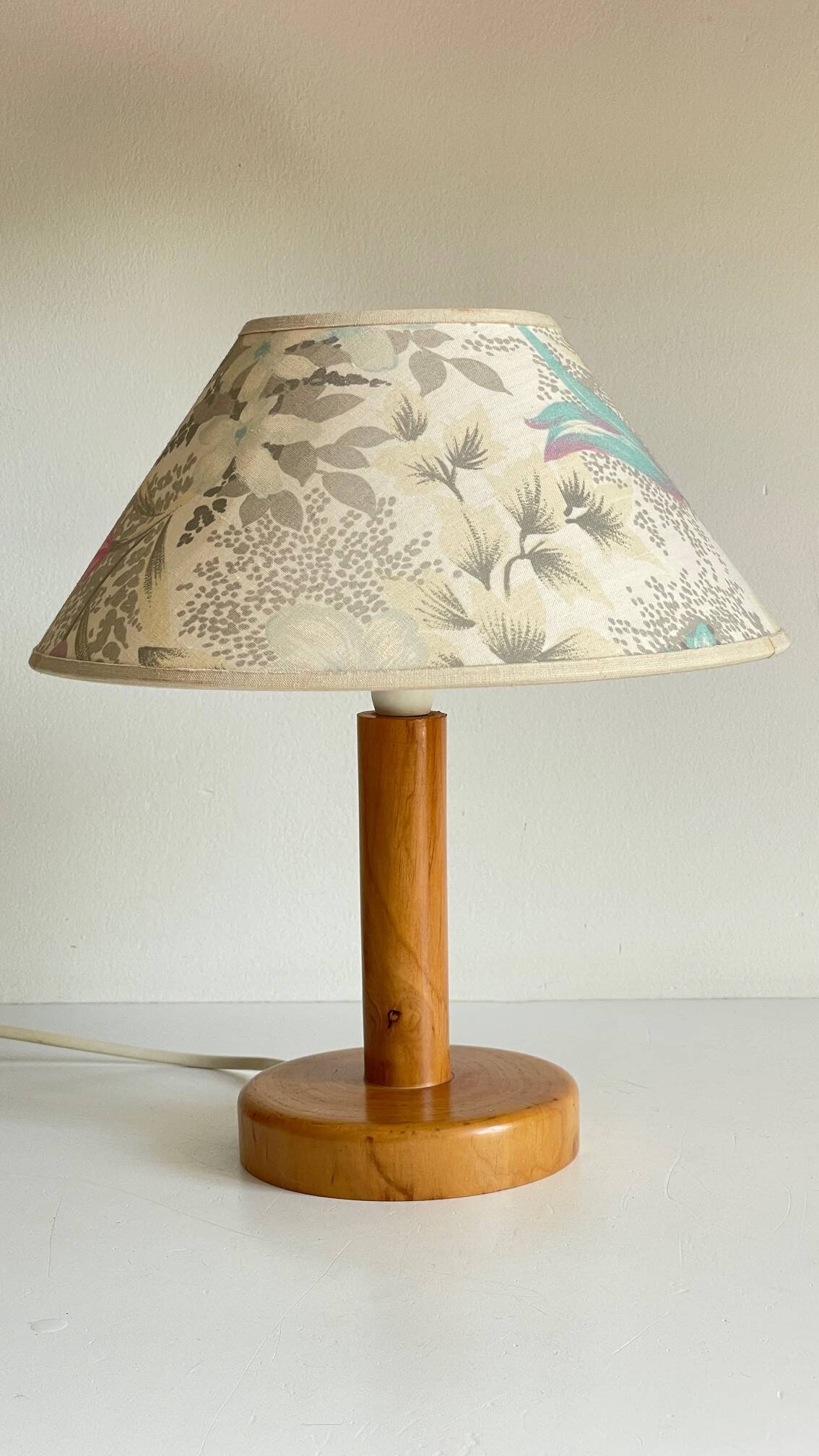 LAMP in Solid Pine Floral Shade VINTAGE