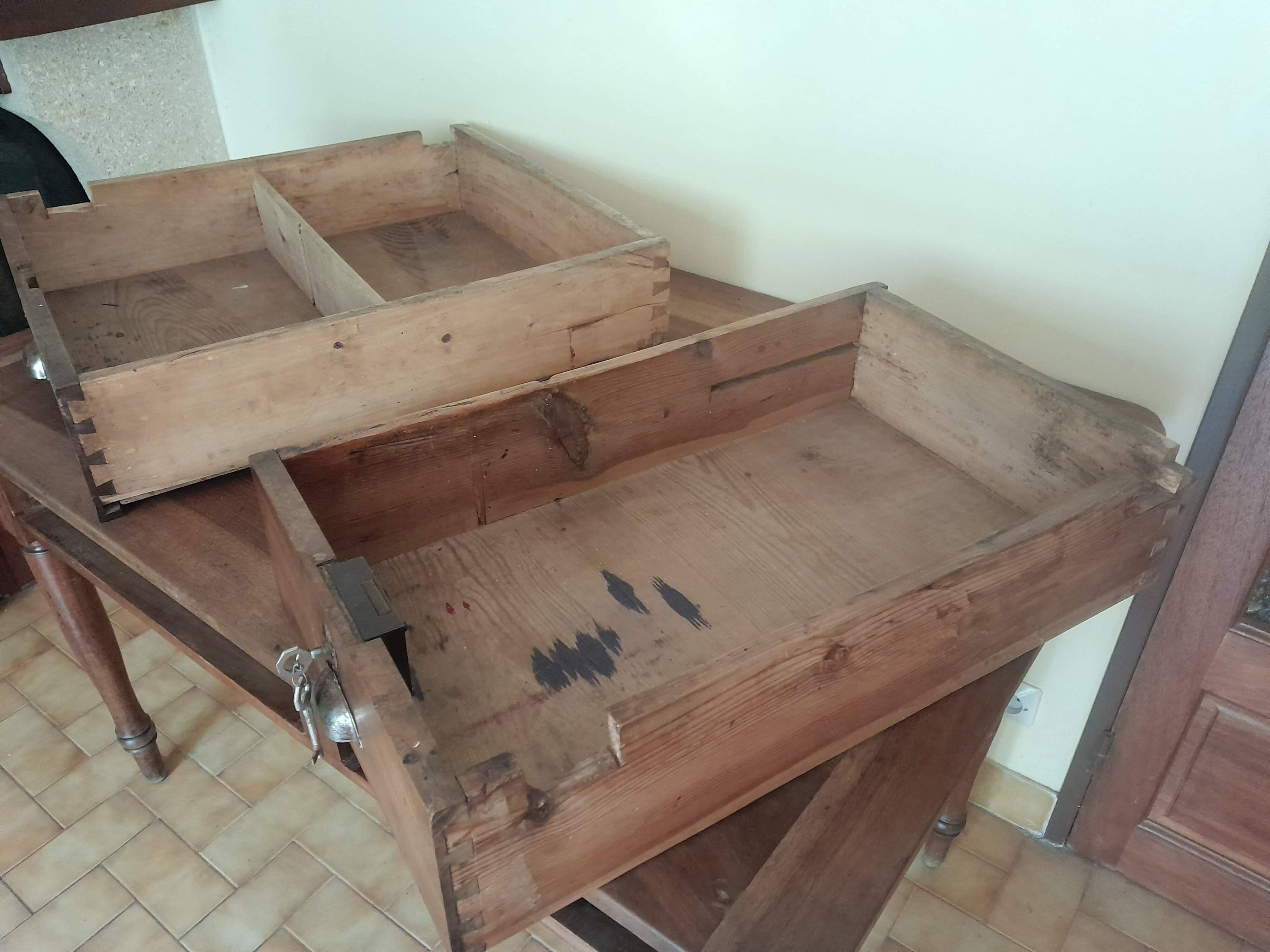Bureau bois massif style Louis Philippe