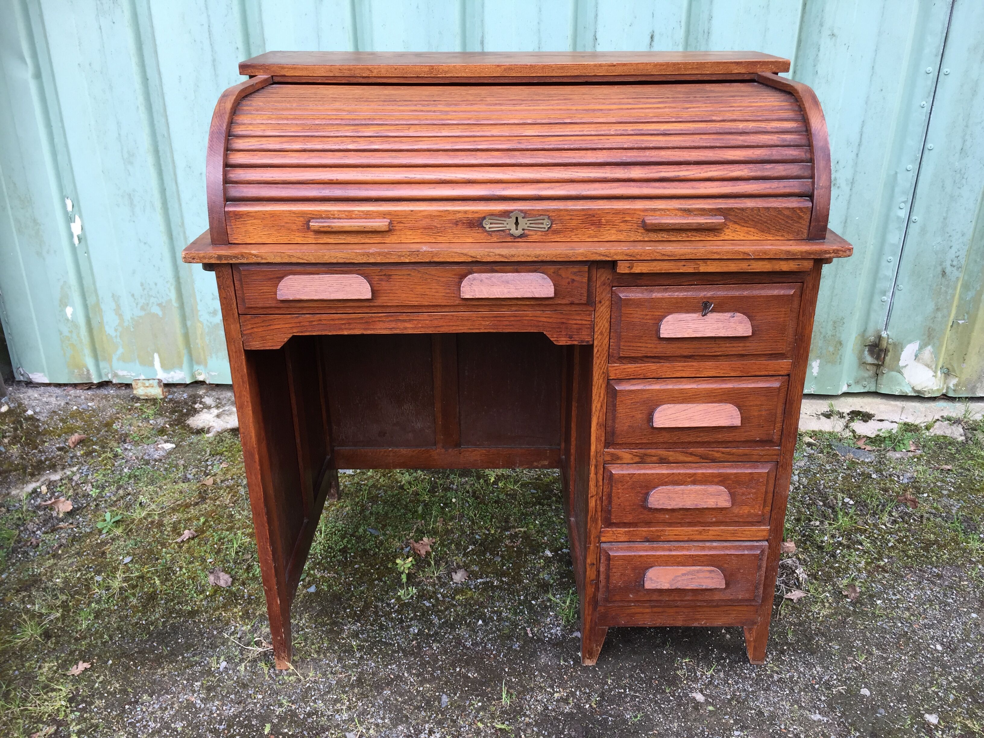 Vintage office called American office with oak curtain