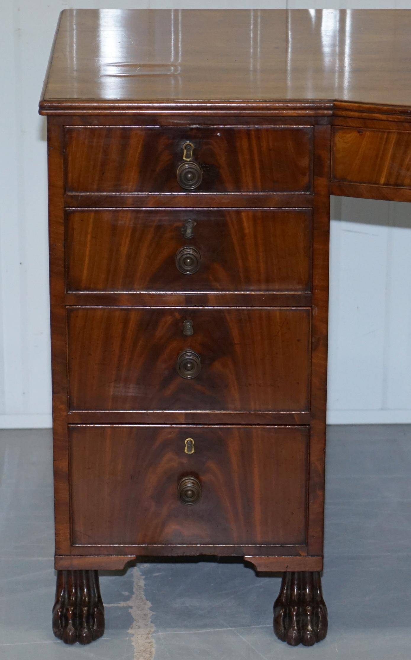 Kneehole Regency Desk 1815 in hardwood with lion paw feet