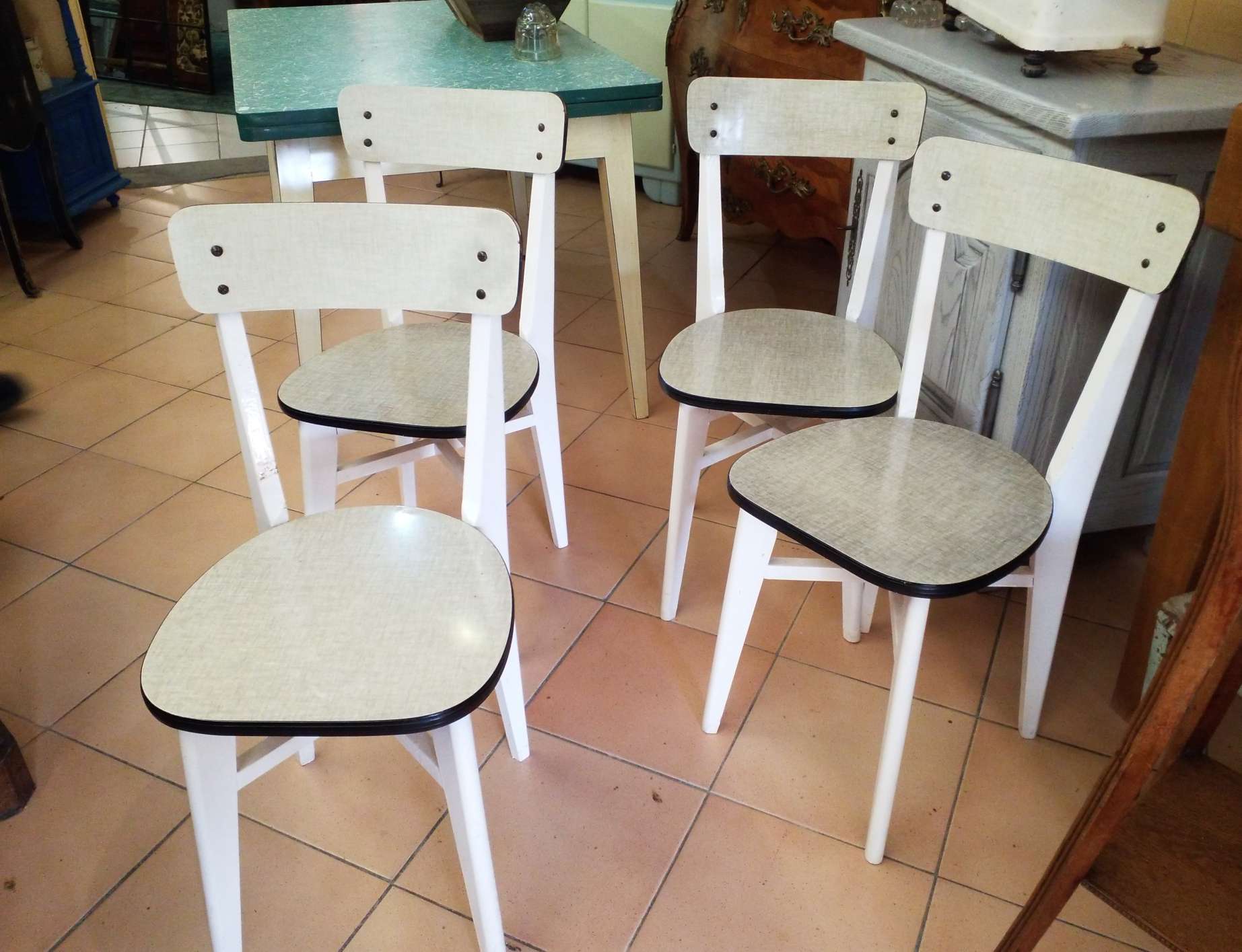 4 Mado chairs
