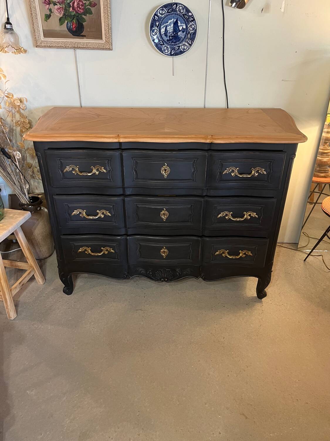 Black and wood chest of drawers