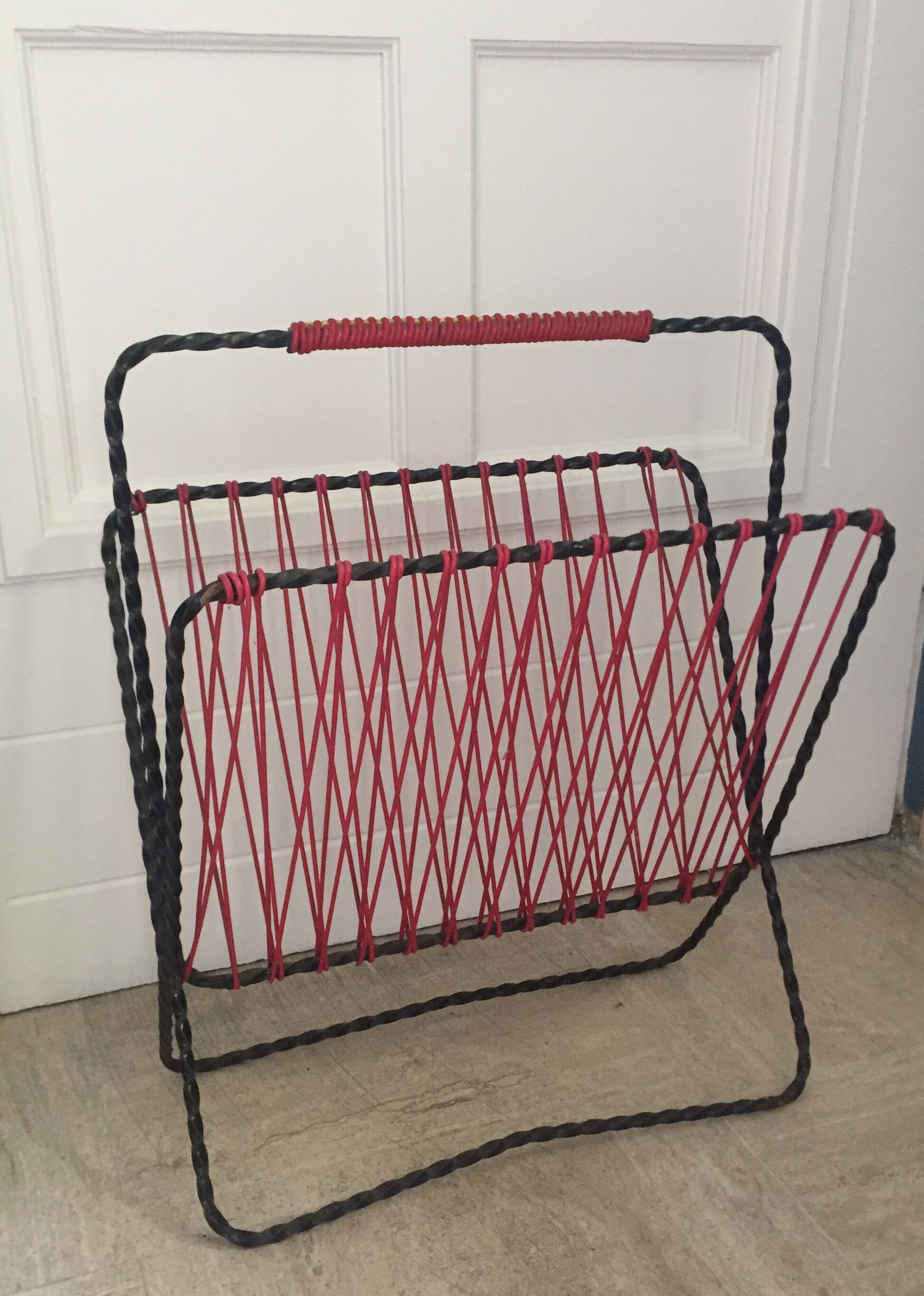 Porte-revues vintage des années 50 en fil scoubidou et métal