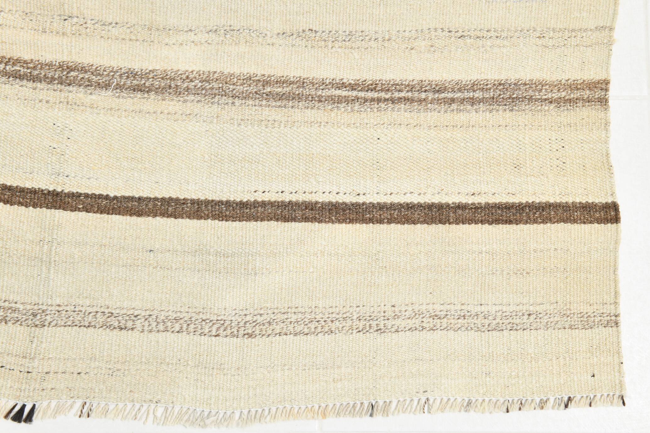 Tapis Kilim rayé crème et marron, 161 x 211 cm