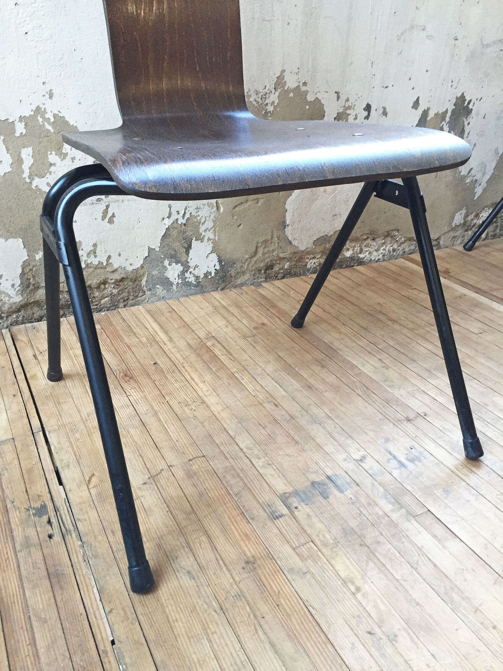 Set de 6 chaises "Marteau" acajou thermomoulé