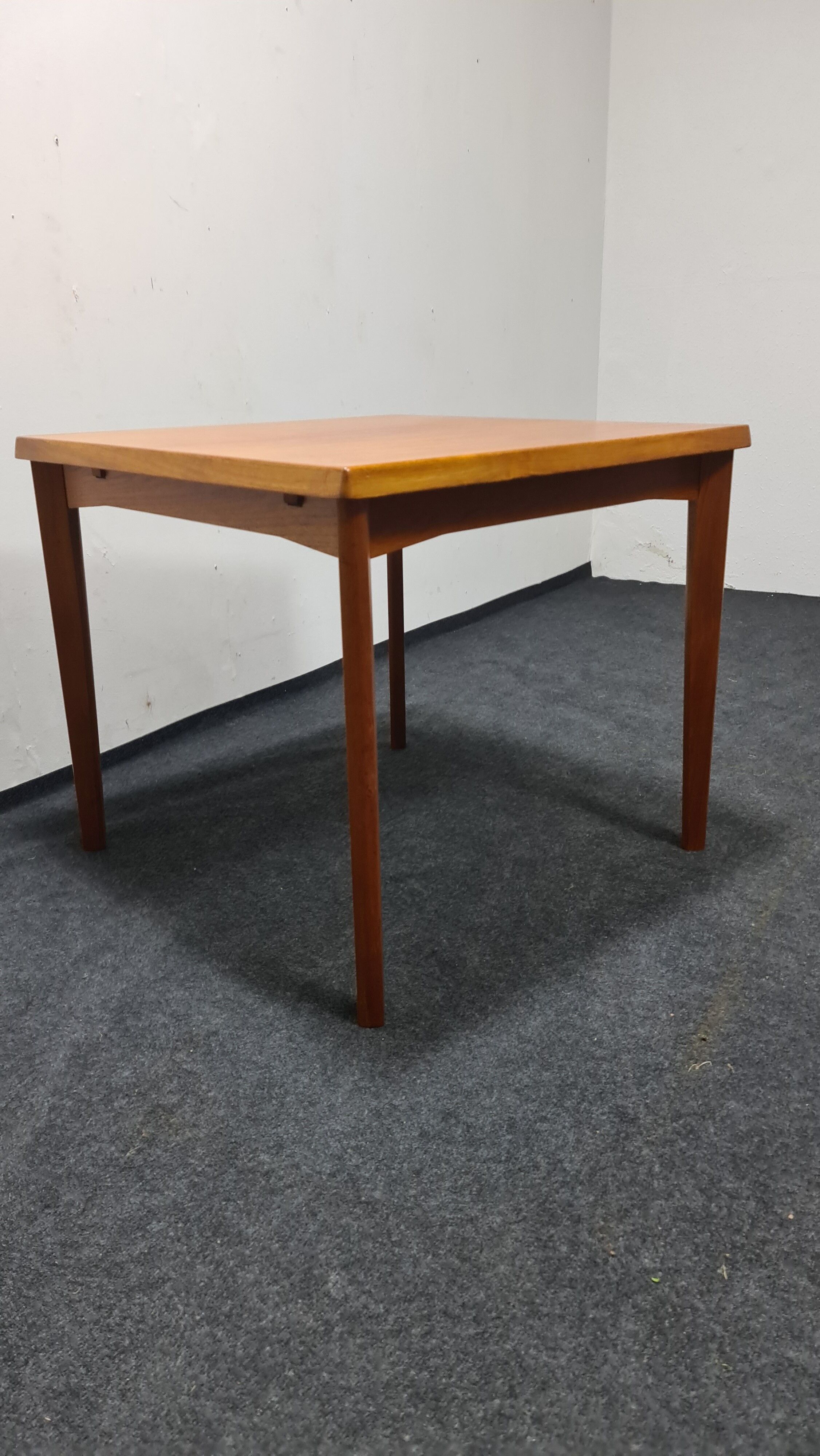 Teak Danish design dinning table by Henning Kjaernulf