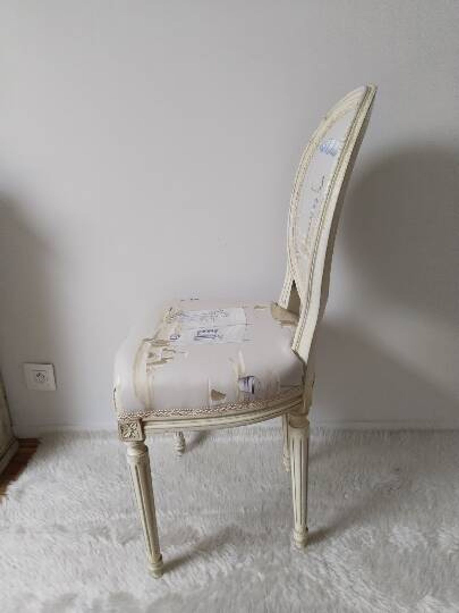 Louis XVI upholstered medallion chair, beige cracked patina, sea fabric