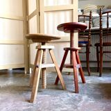 Tripod screw stool in light wood