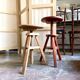 Tabouret tripode à vis en bois clair