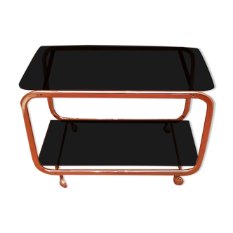 Coffee table with wheels and its two shelves give a smoked