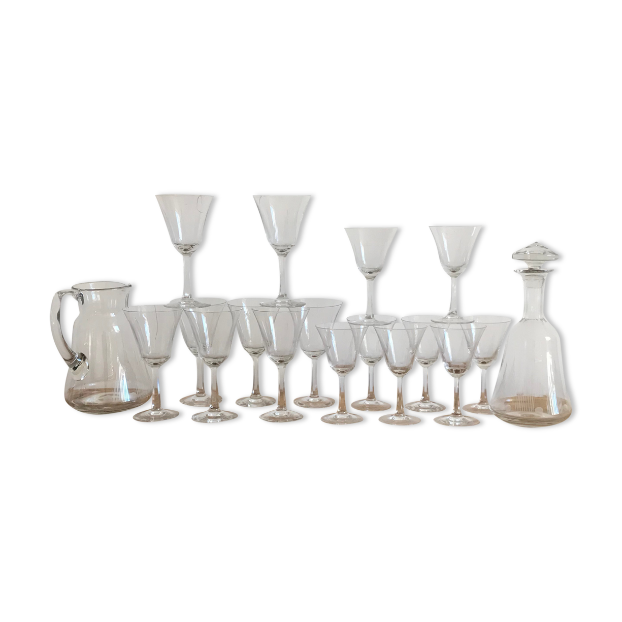Chiseled glass and carafes