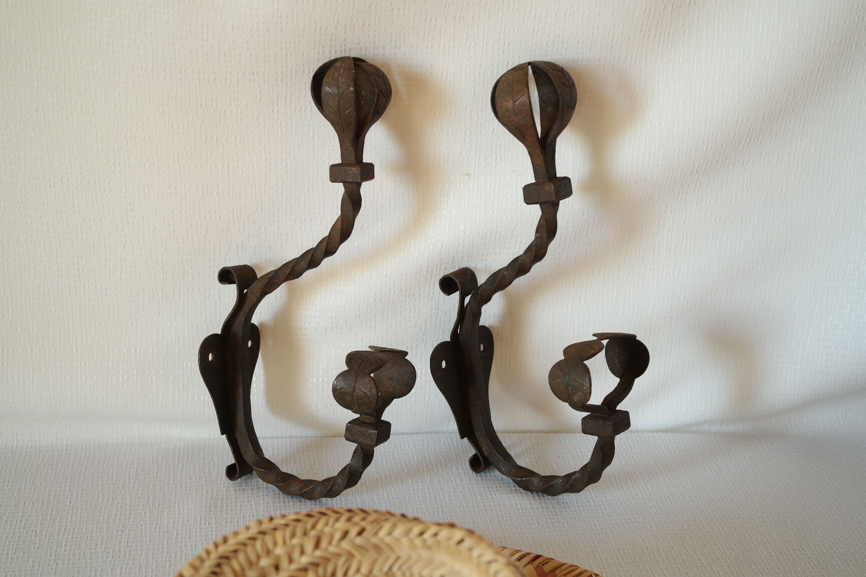Paire de patères en fer forgé ancienne
