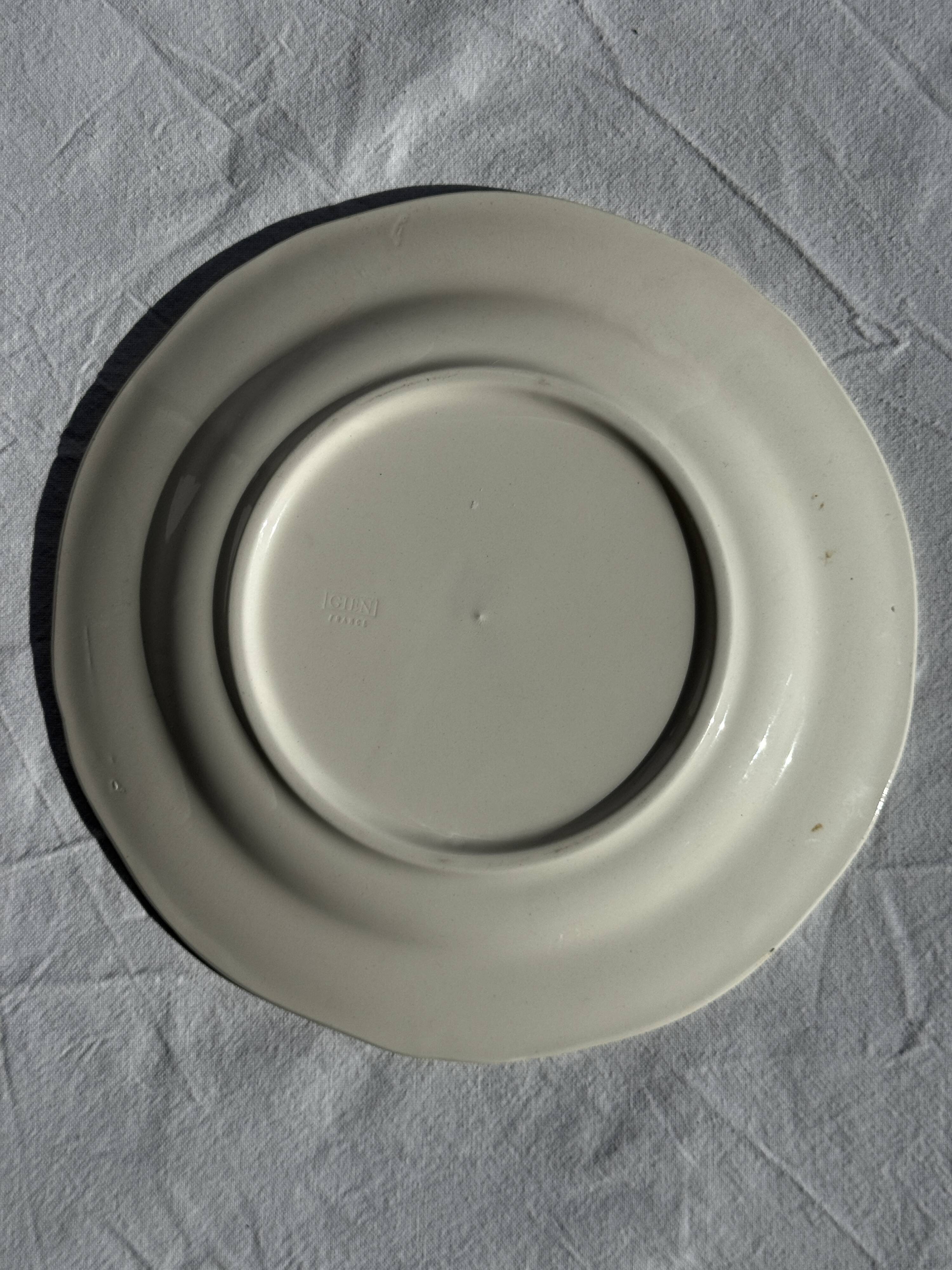 Assiette ancienne en faïence à décor de paysage bleu D24,5