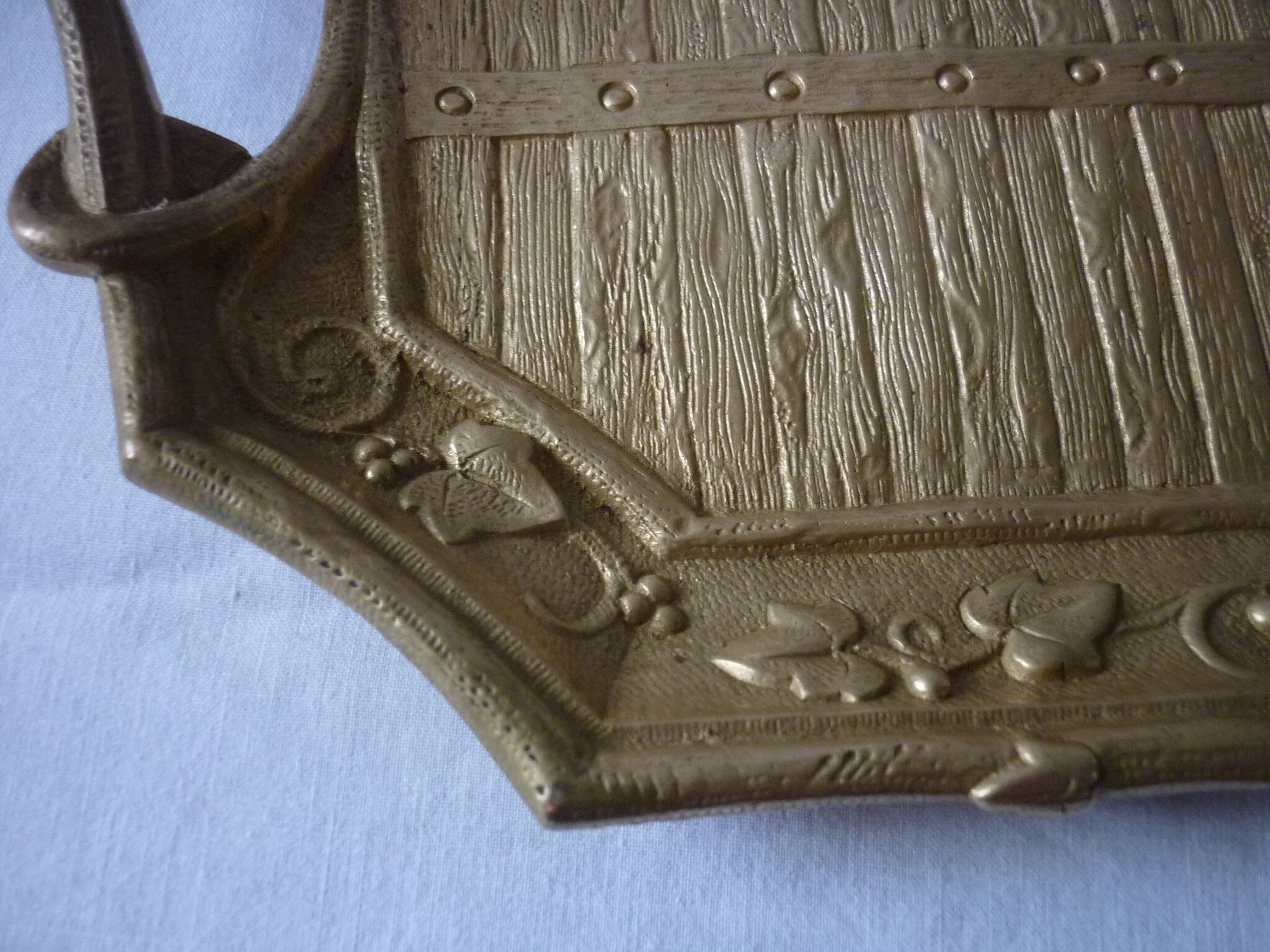 Bronze tray, 33 cm