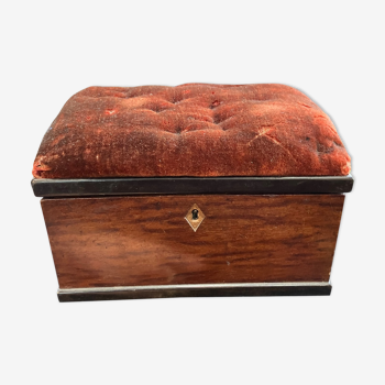 Jewel box in veneer and velvet wood
