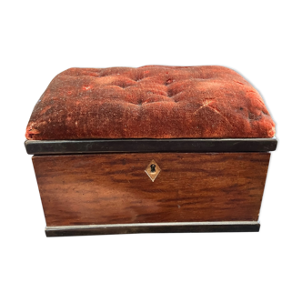 Jewel box in veneer and velvet wood