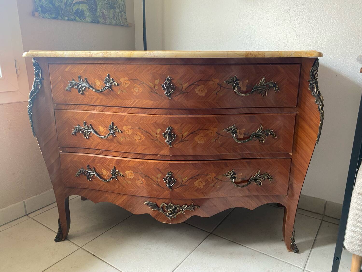 Rosewood chest of drawers