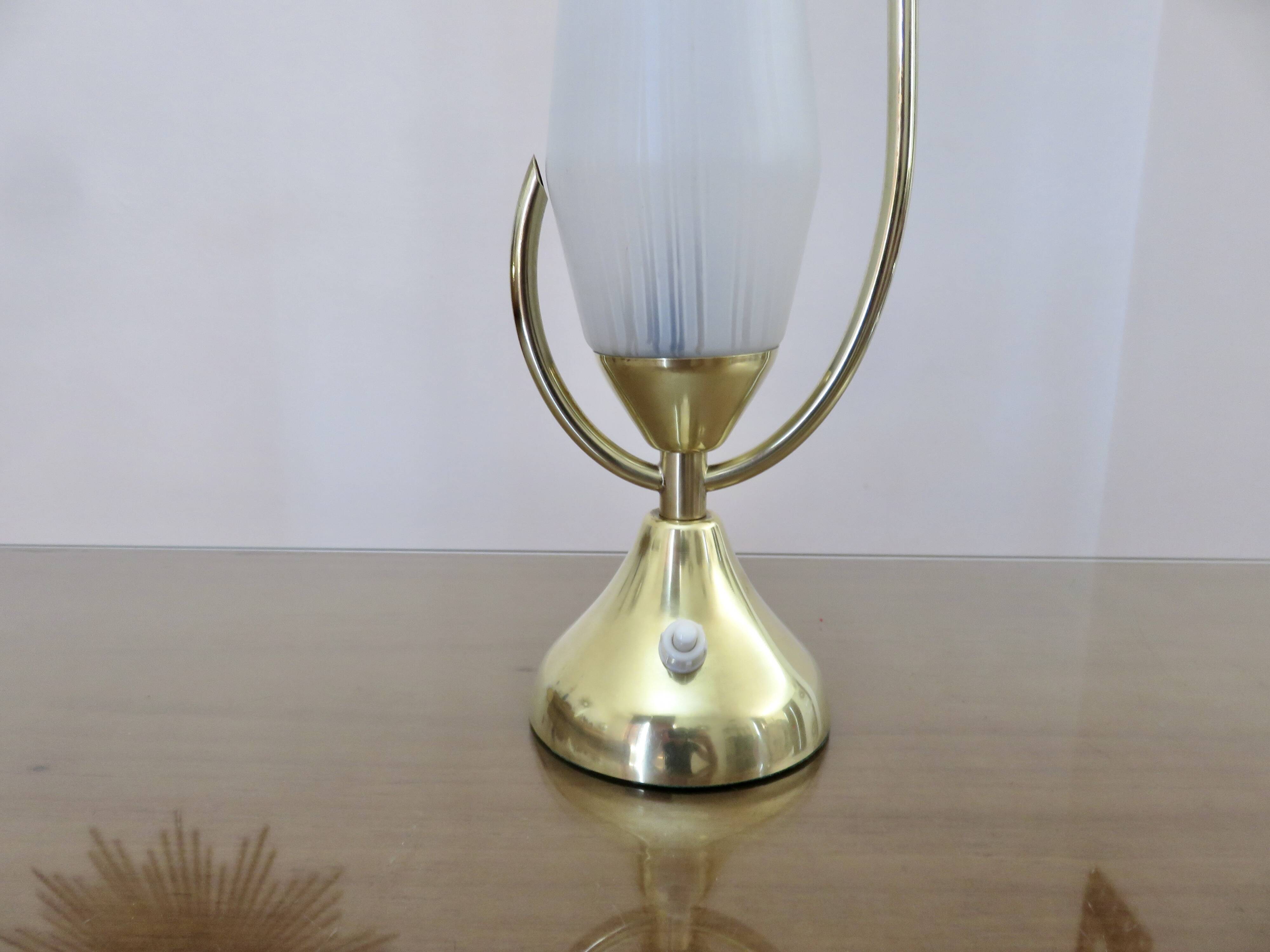 Grande lampe en verre et laiton 1950 1960