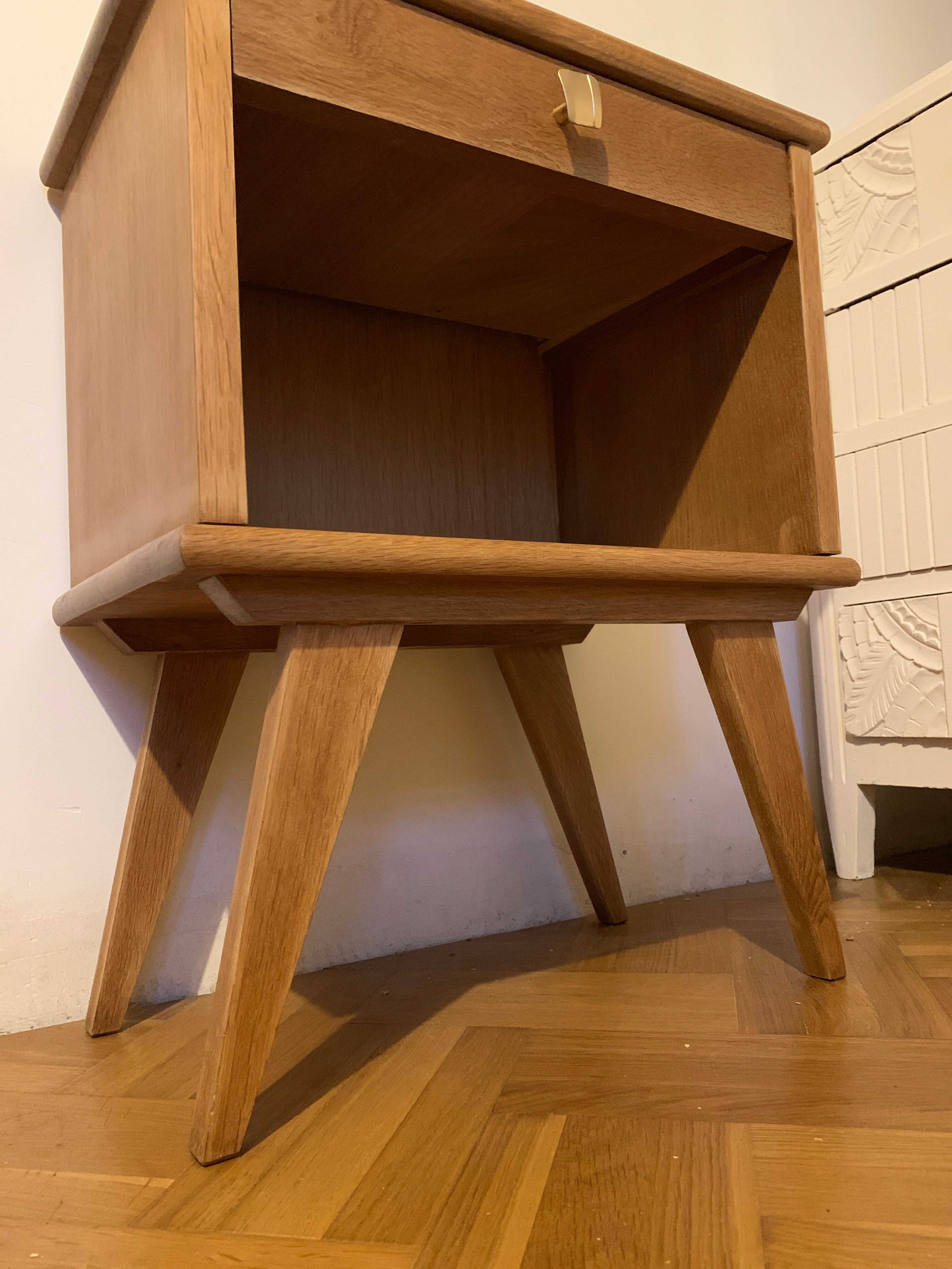 Bedside feet compass