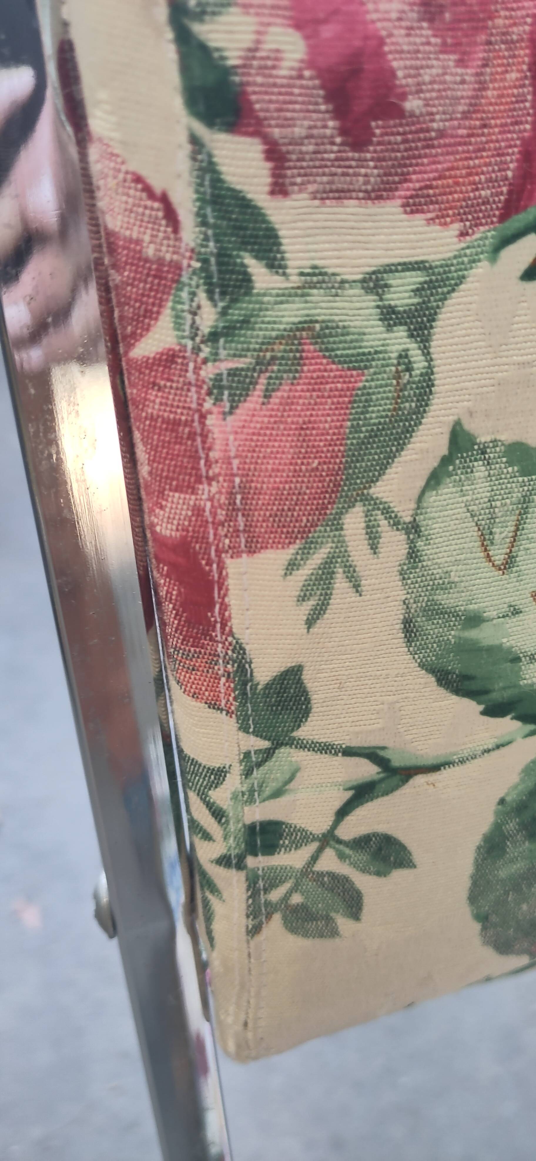 Chair with metal legs