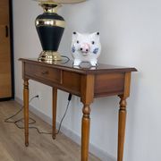 Console en merisier aux pieds tournés et tiroir – charme classique