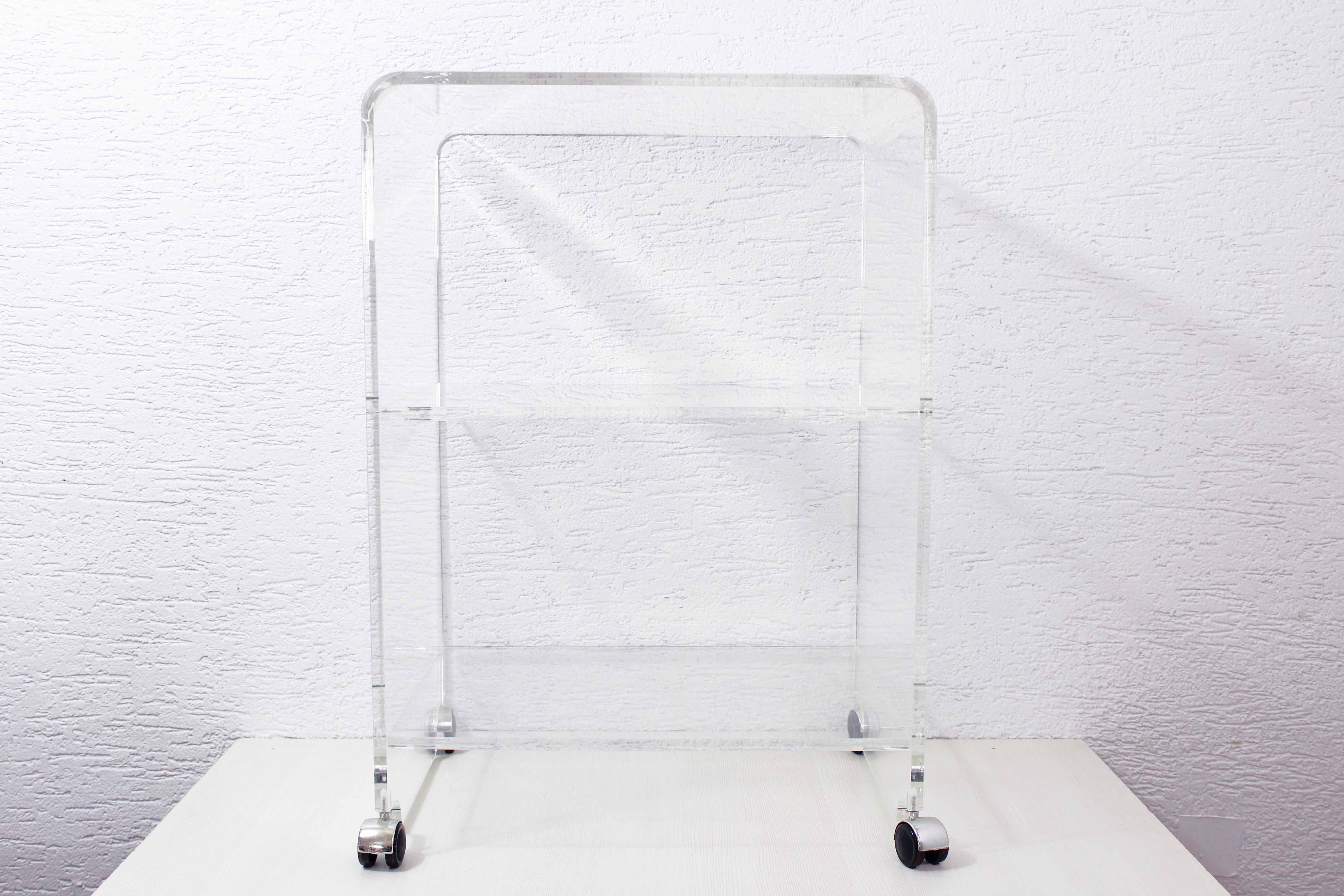 Storage cabinet or plexiglass tray
