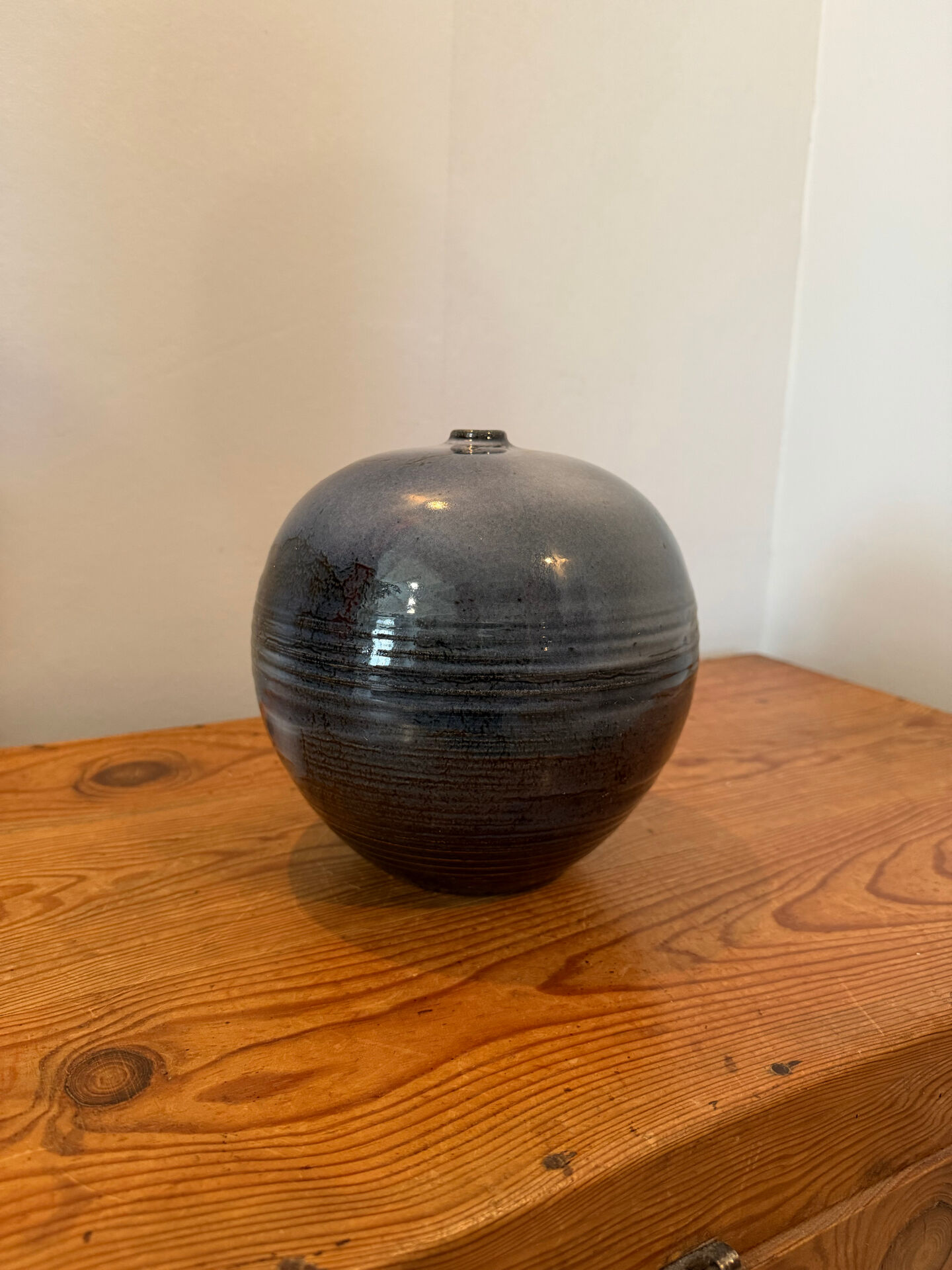 Vase boule signé en grès émaillée dans le goût de Antonio Lampecco