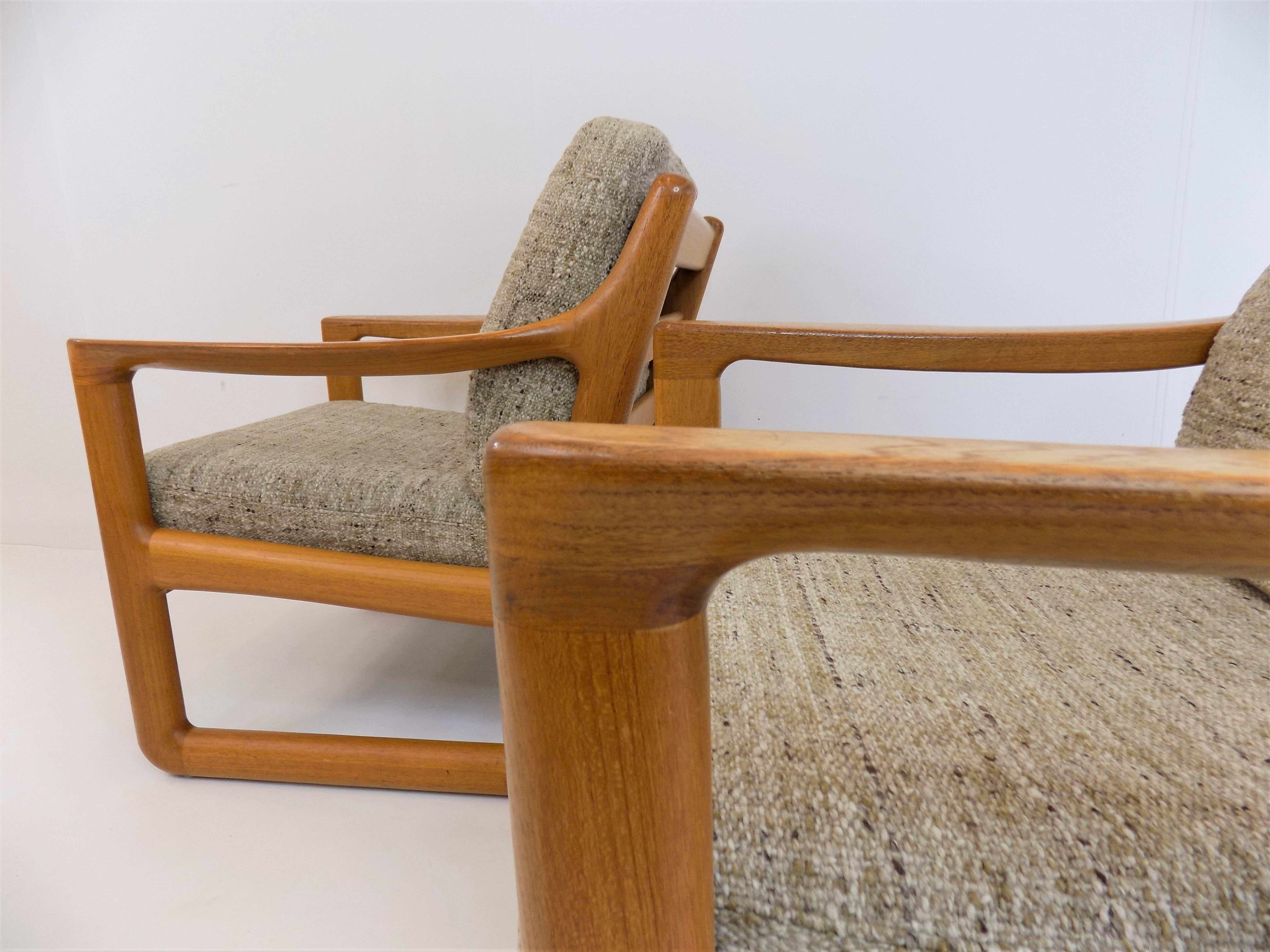 Paire de fauteuils par Johannes Andersen