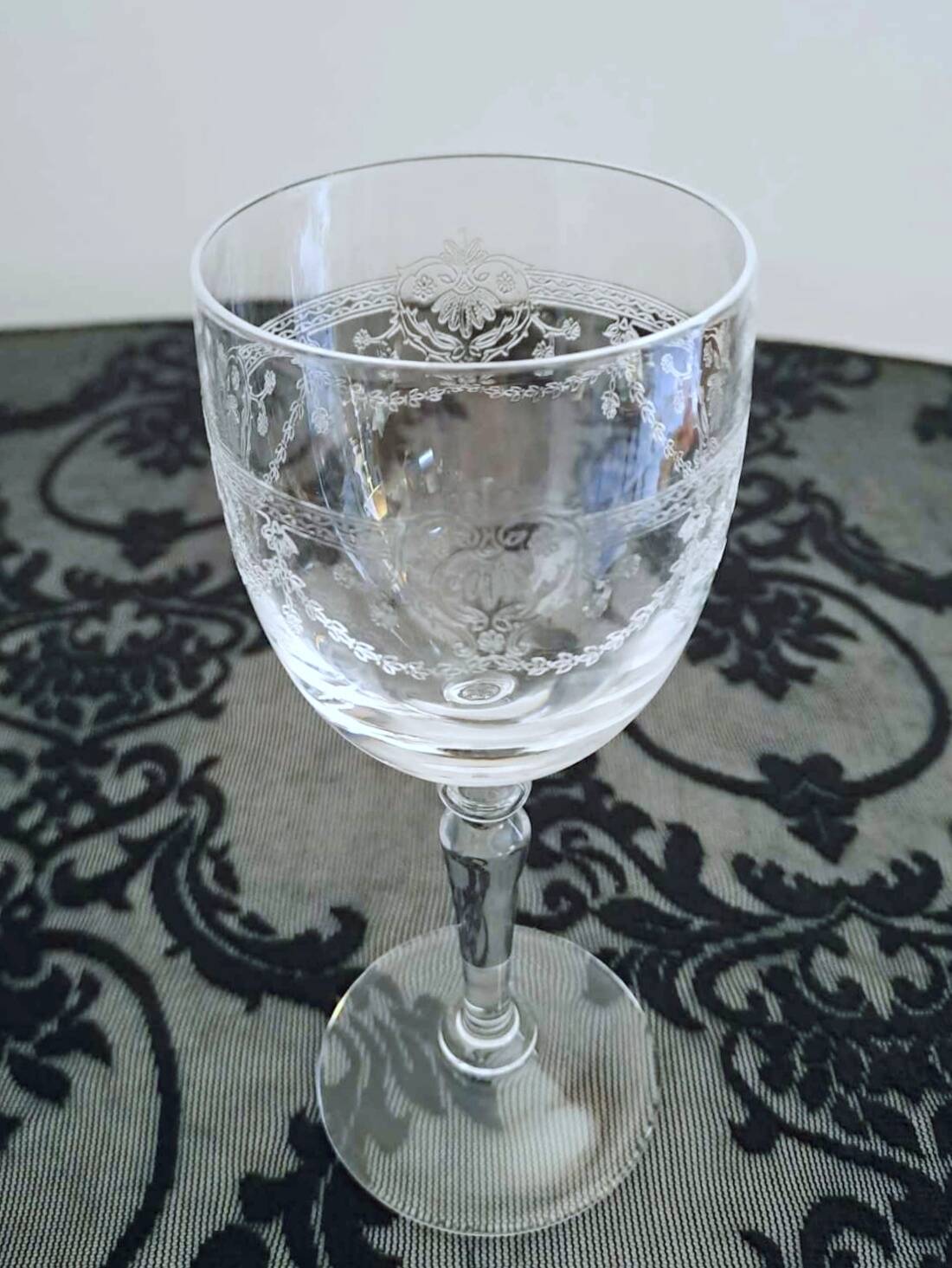 Set of 6 crystal glasses and a carafe