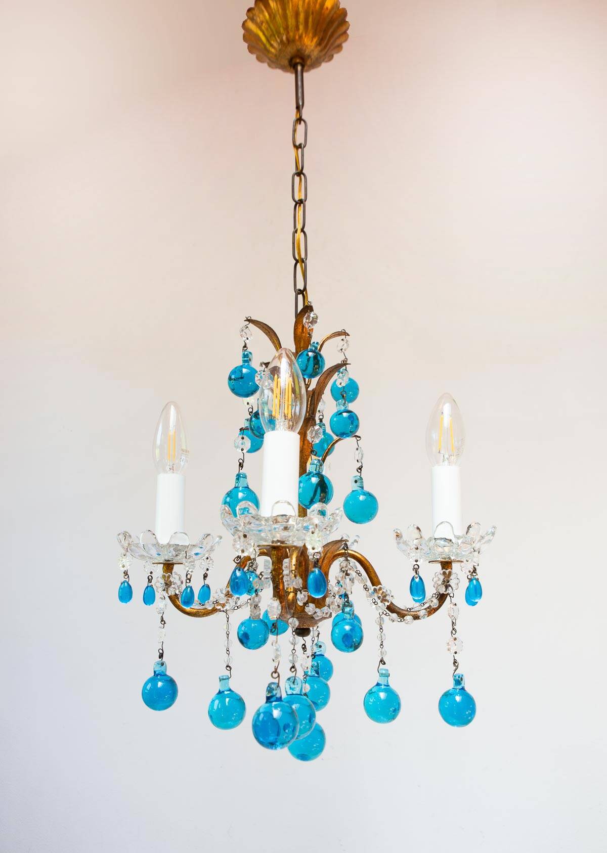 Lustre italien en metal doré avec des gouttes cristal Murano bleu turquoise