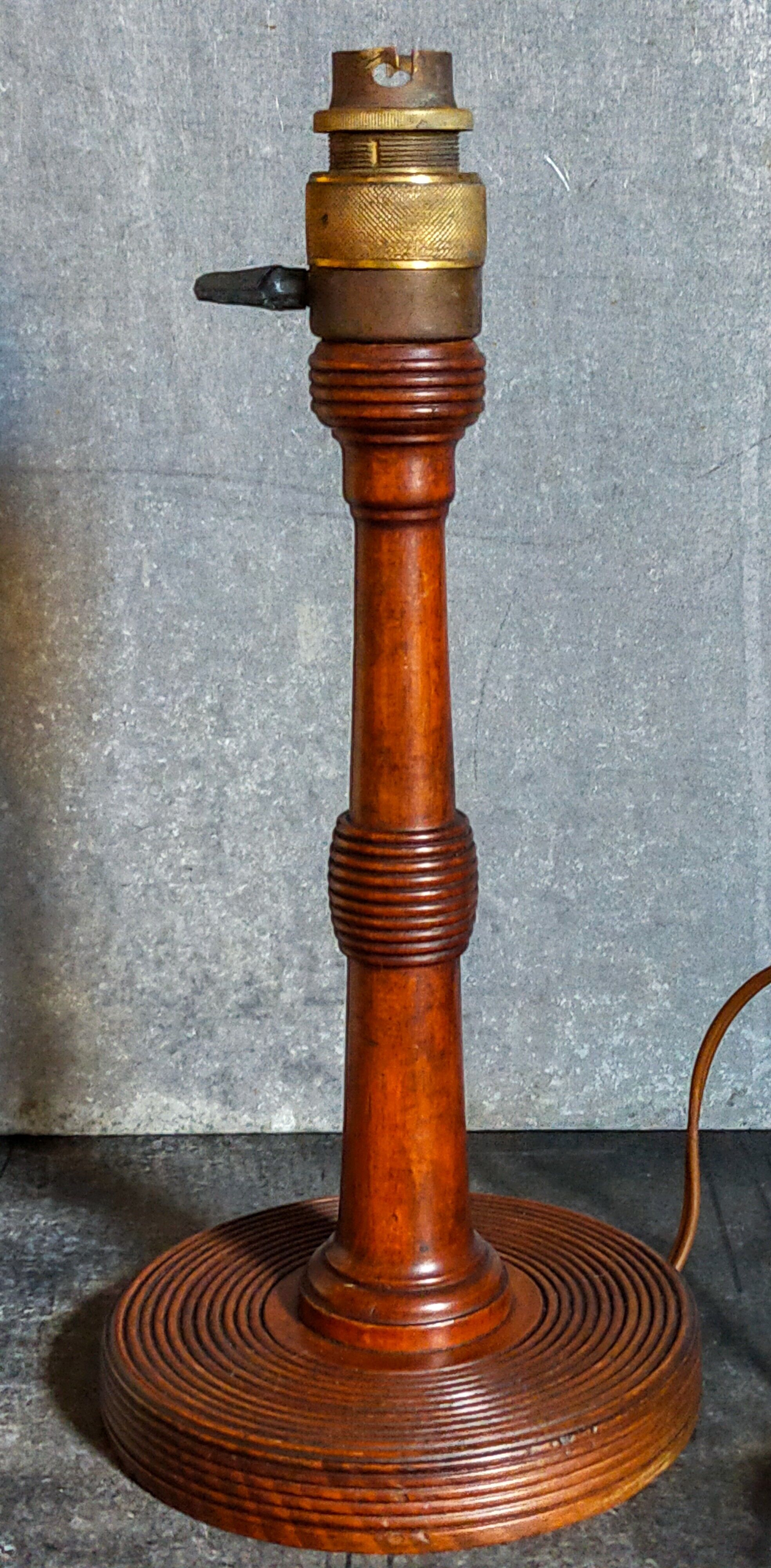 Art-deco lamp foot in solid wood turned 40s