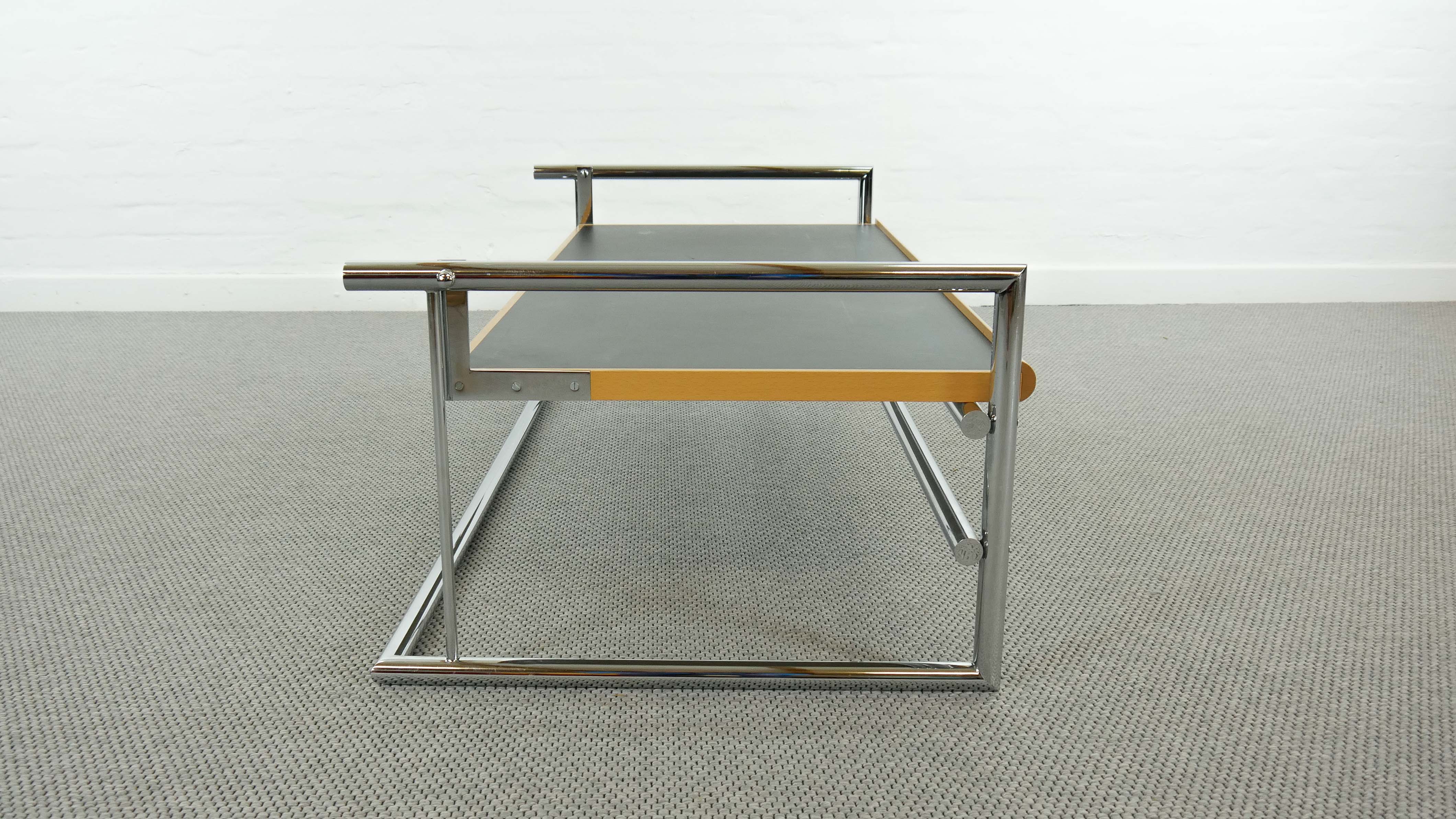 Menton Table by Eileen Gray fort ClassiCon