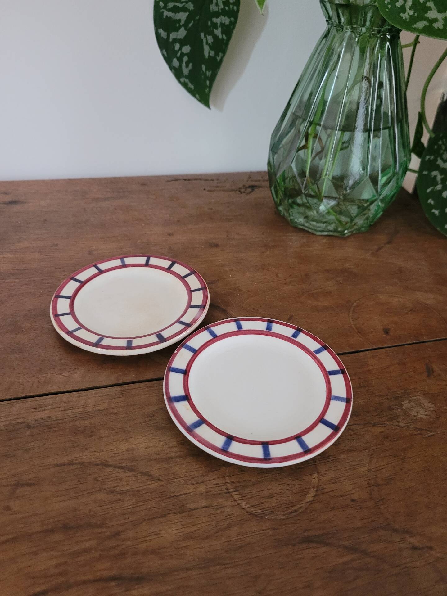 Two very small Béarn HBCM plates.