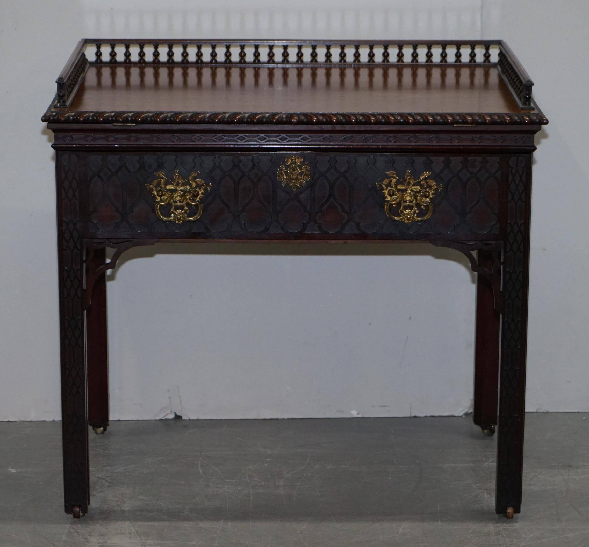 Bureau de travail d'architecte en bois dur George III Thomas Chippendale