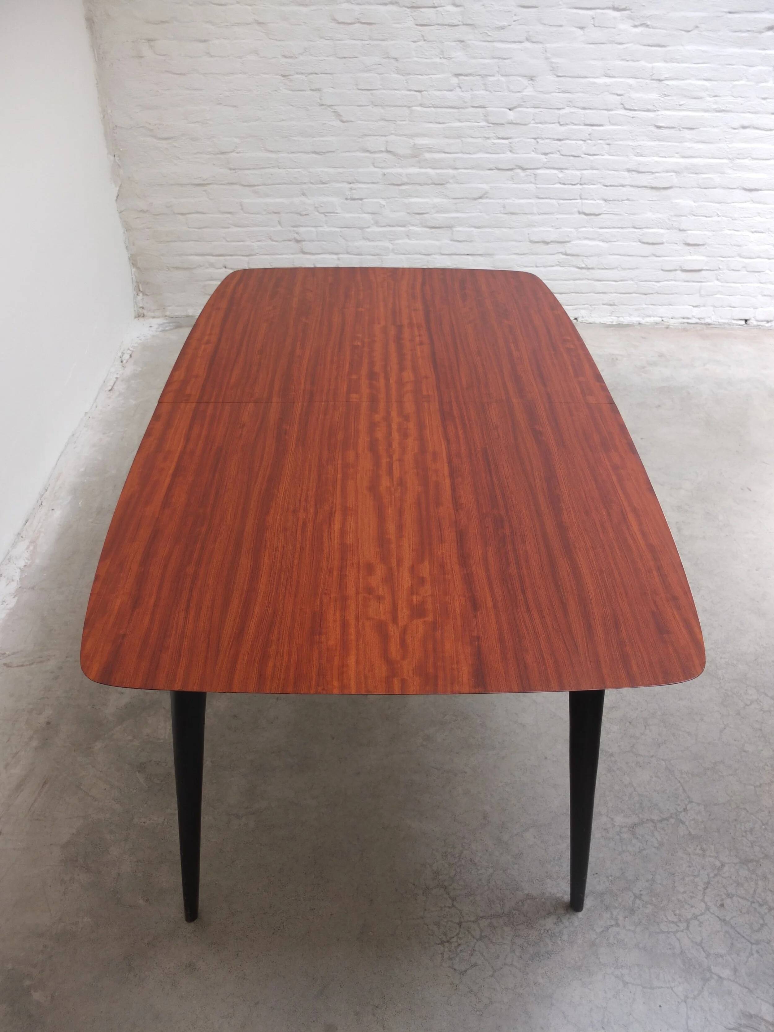 Table à manger extensible par Alfred Hendrickx pour Belform, années 1950.