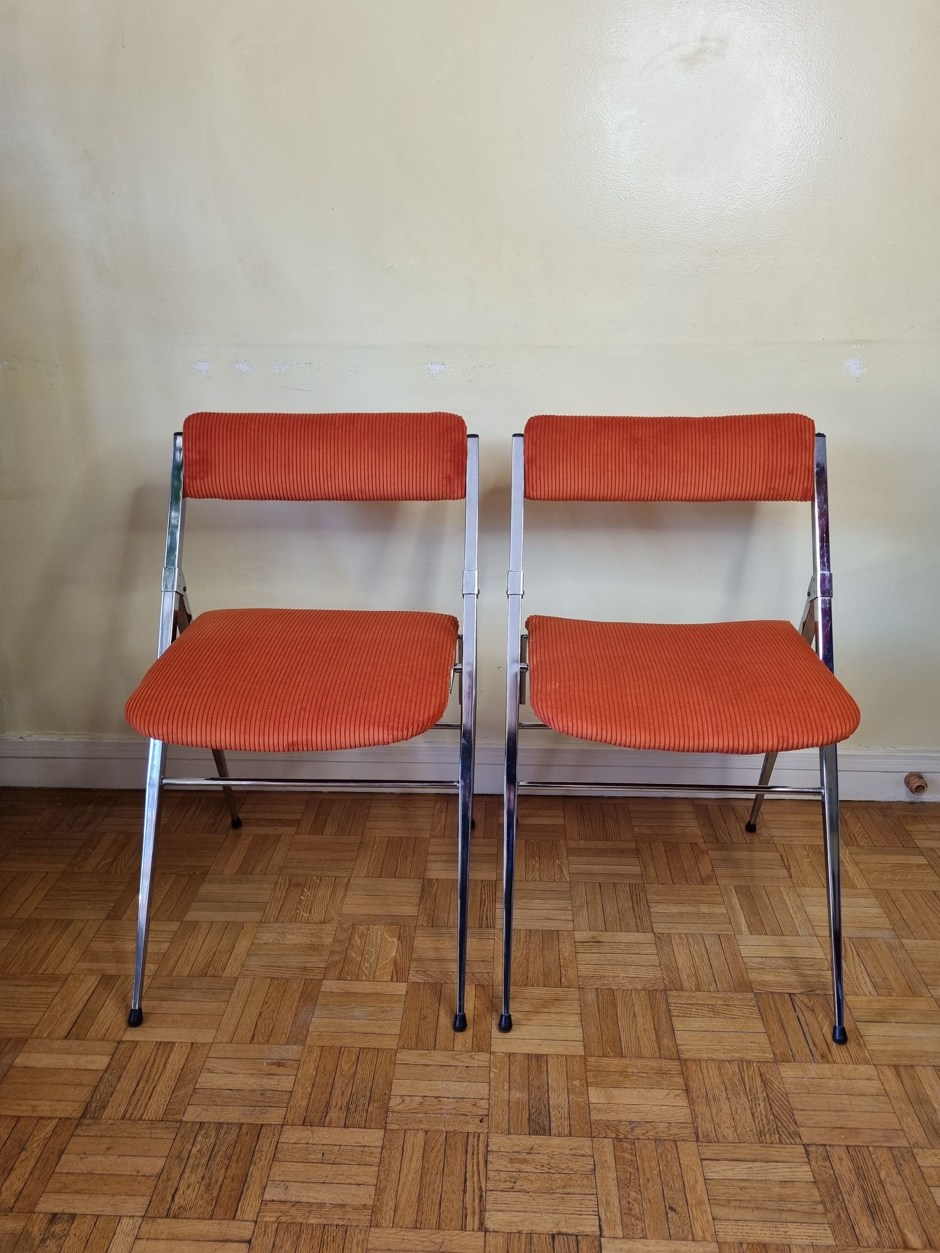 Pair of vintage folding chairs in chrome-plated steel, 70s, restored