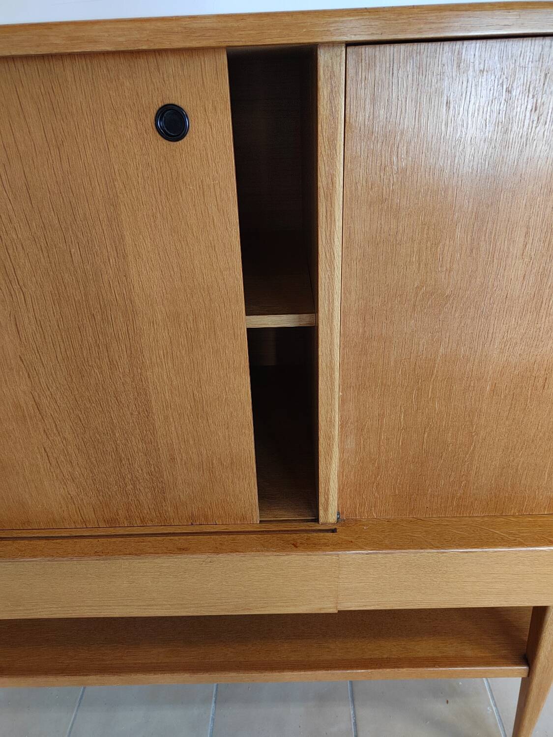 Superb tall sideboard in light oak, French work from the early 1950s