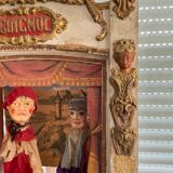 Théâtre de guignol et 2 marionnettes