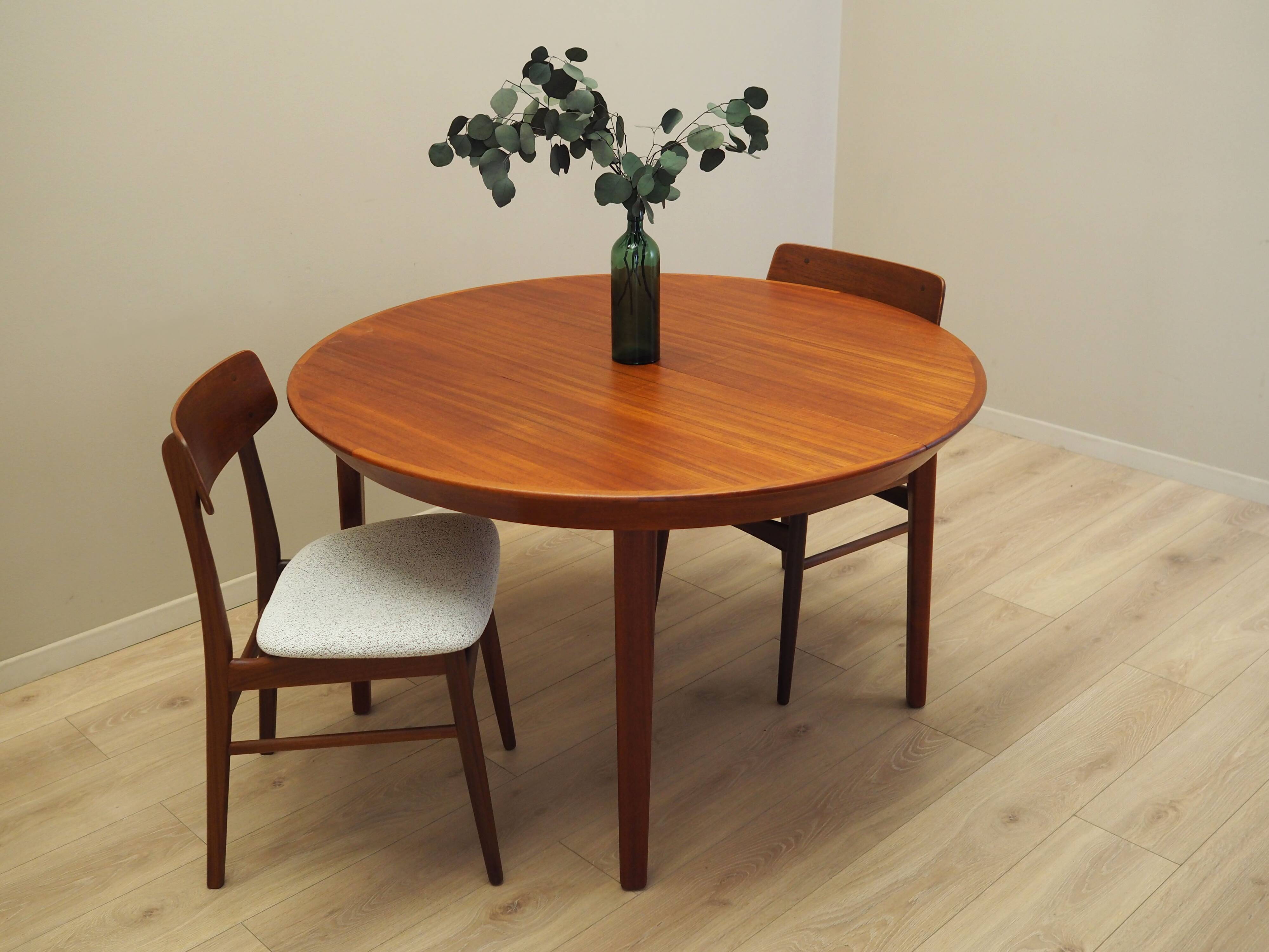 Round teak table, Danish design, 1960s, manufacturer: Gudme Møbelfabrik, de