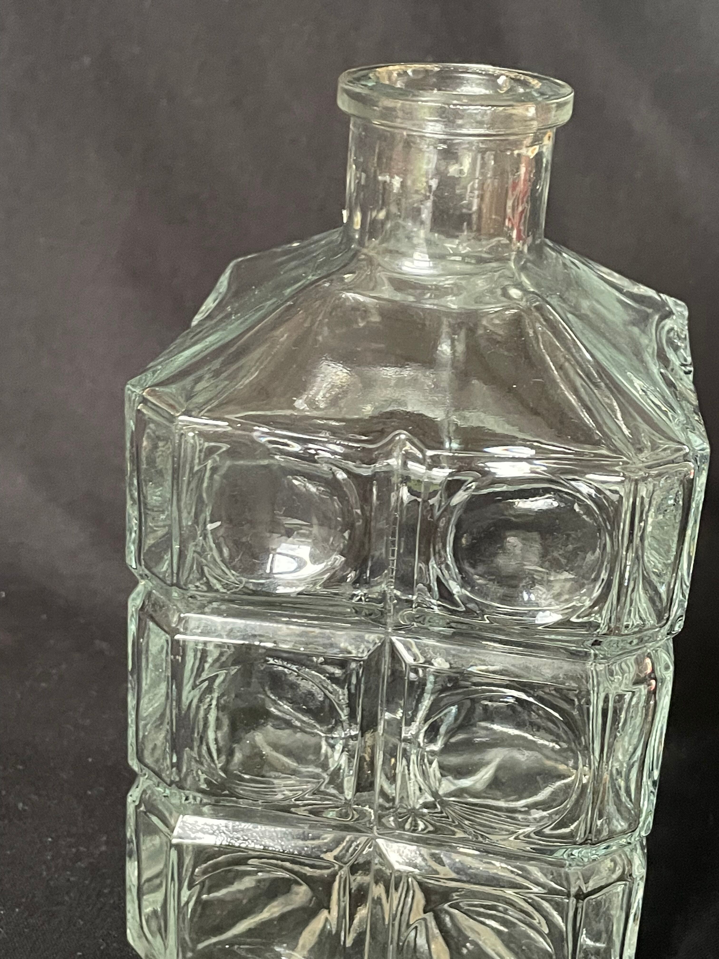 Vintage square whisky decanter square cap