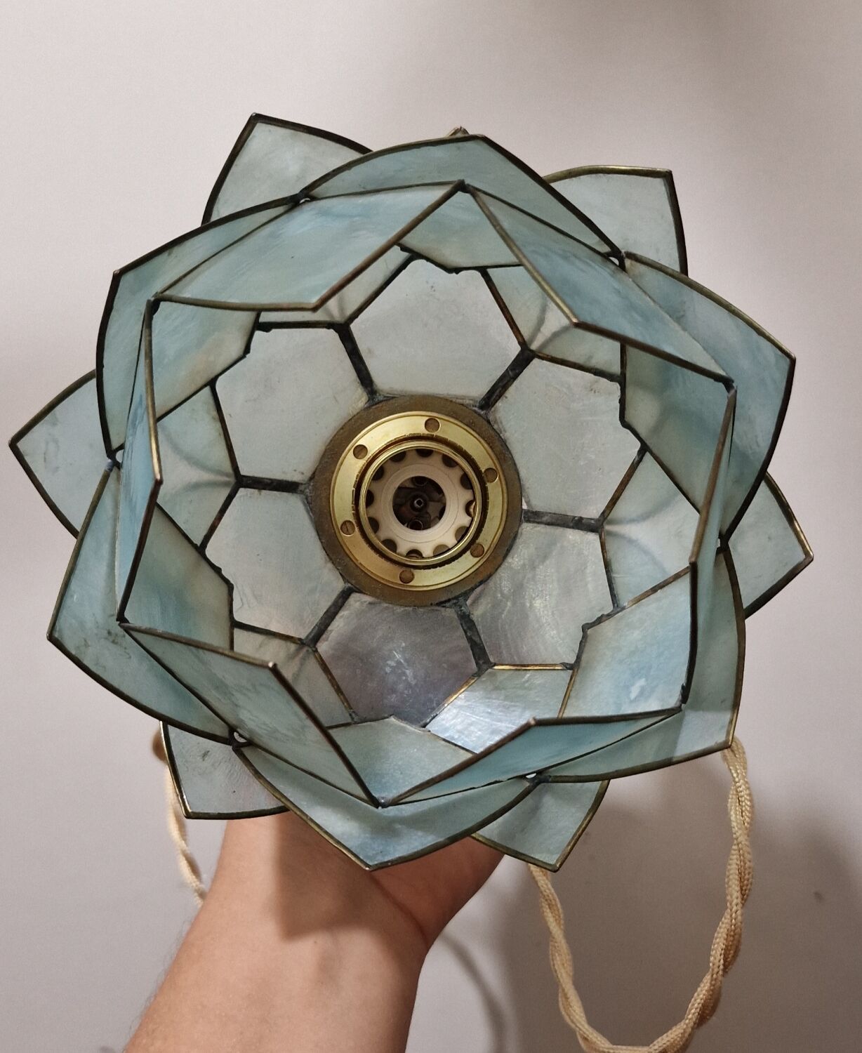 Pair of hanging lamps in mother-of-pearl