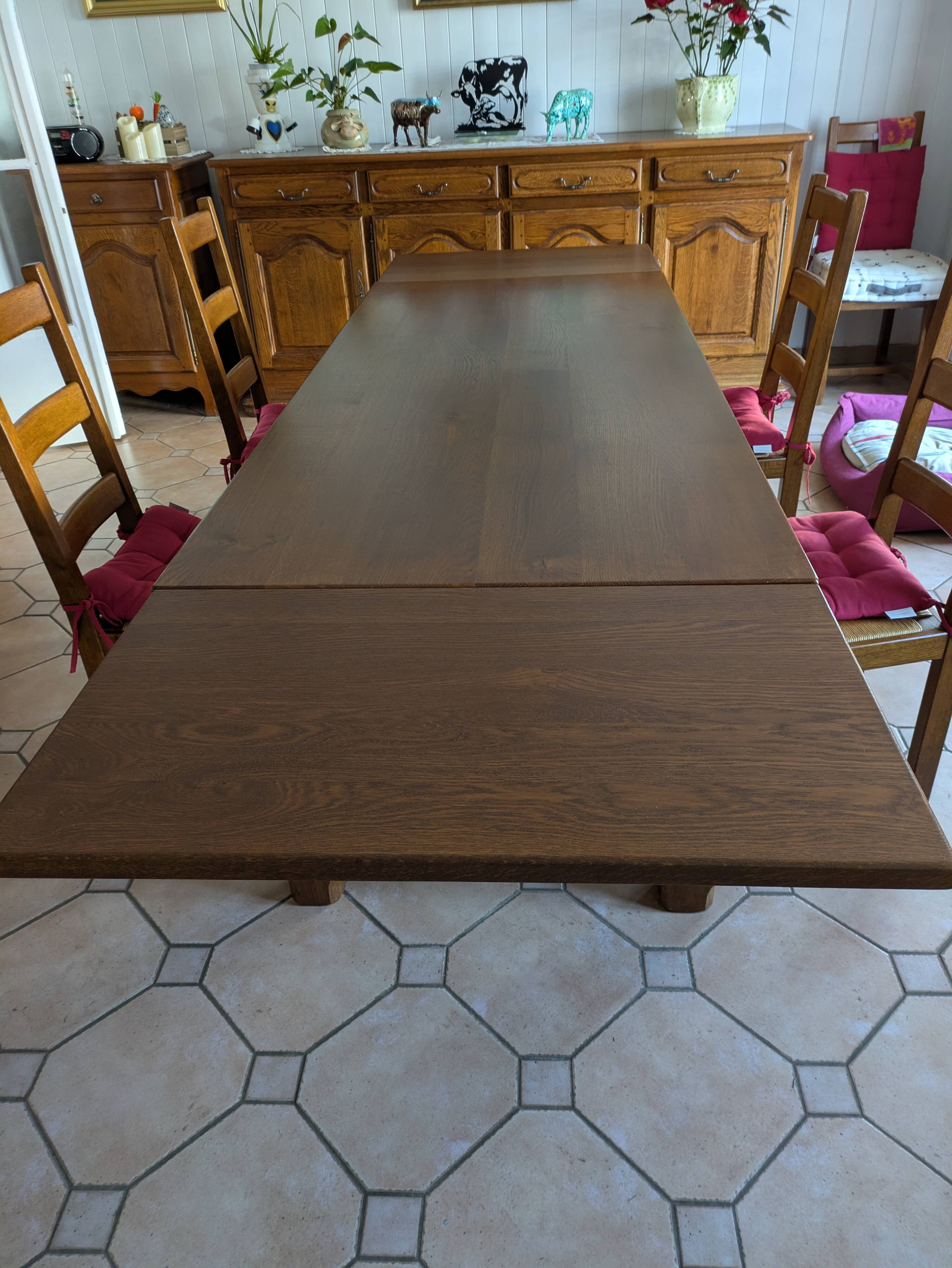 Lot d'une Table de ferme chêne massif de France et ses six chaises