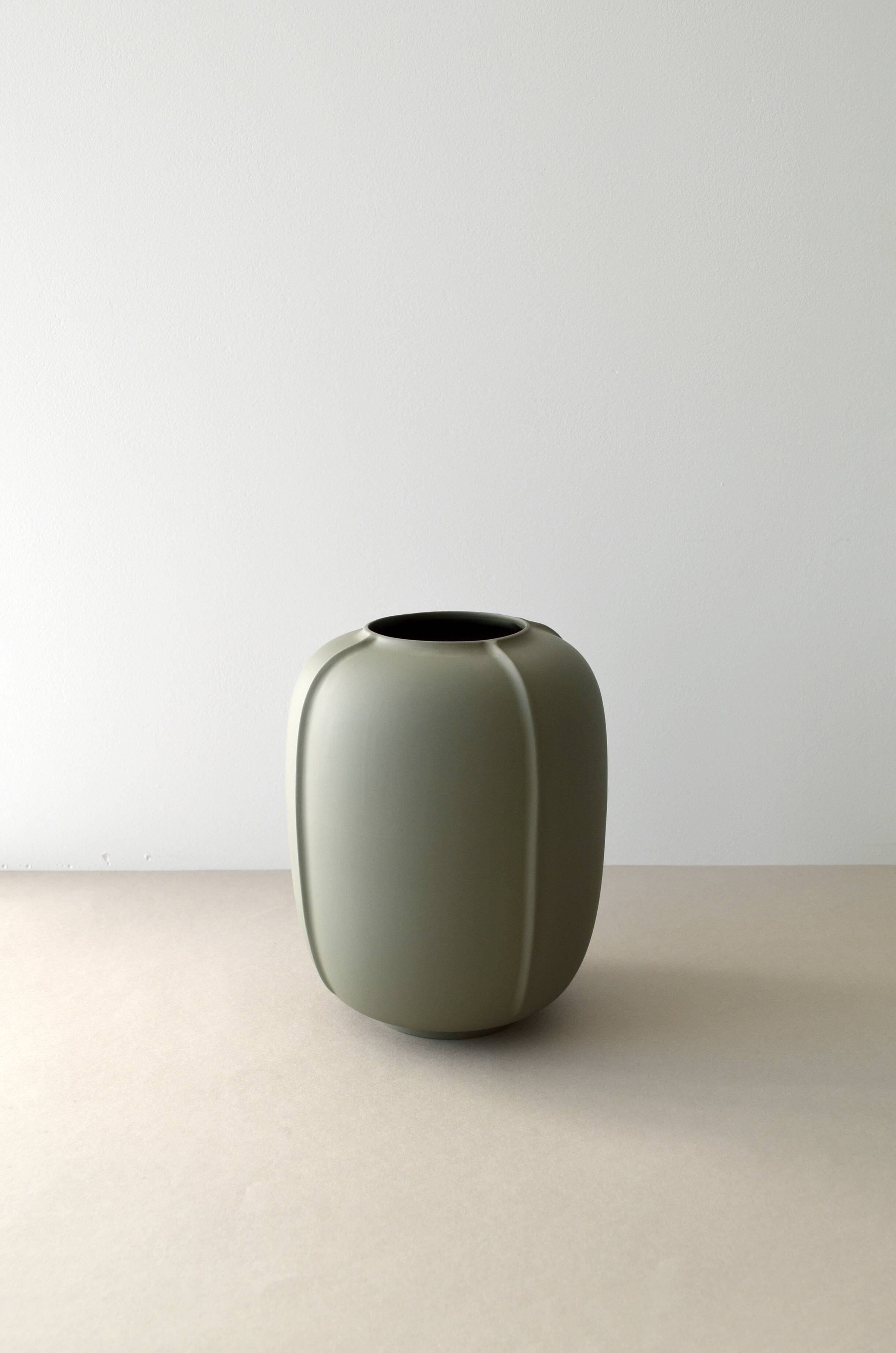 Atlas porcelain vase n°3