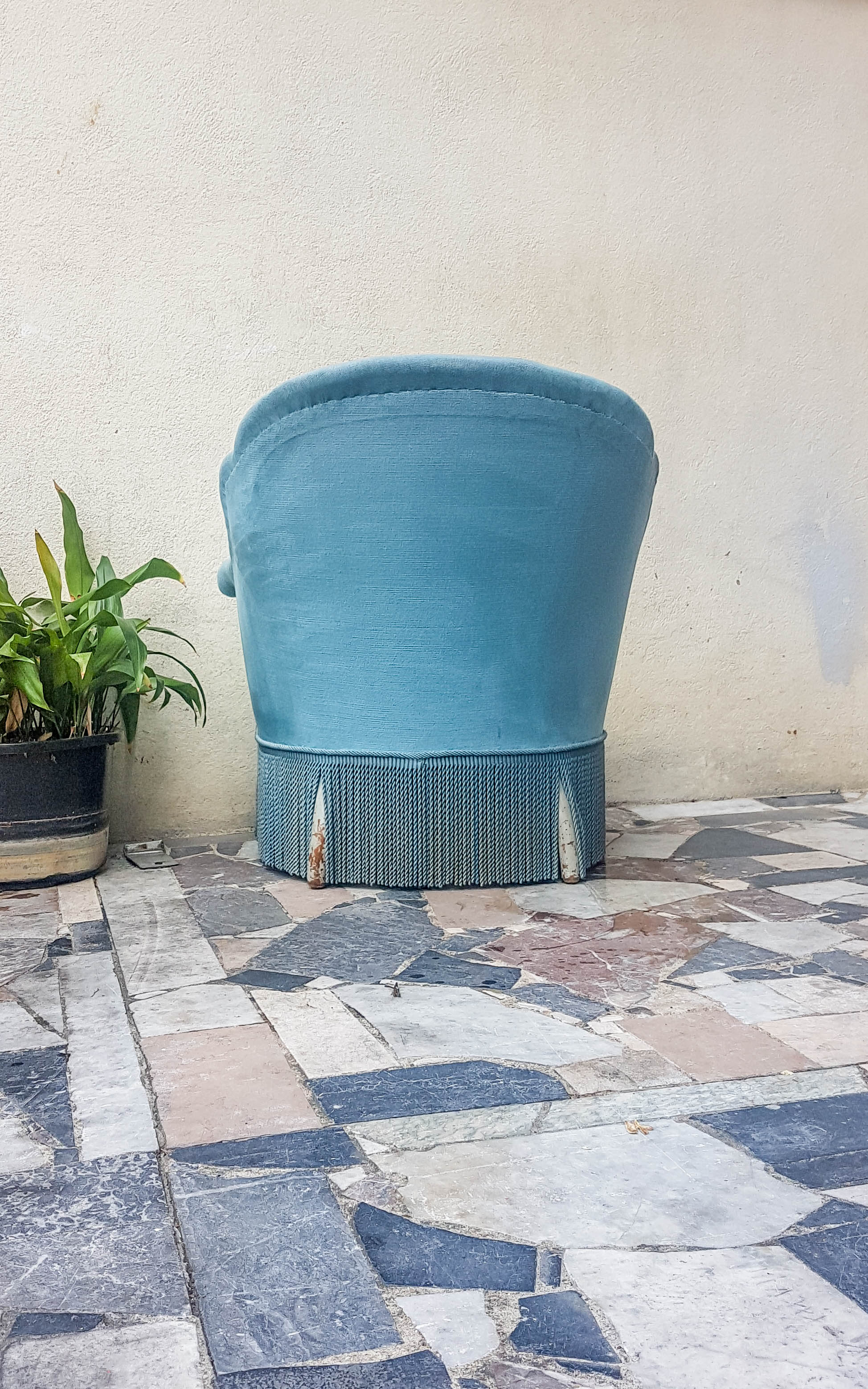 Fauteuil crapaud vintage velours bleu années 70