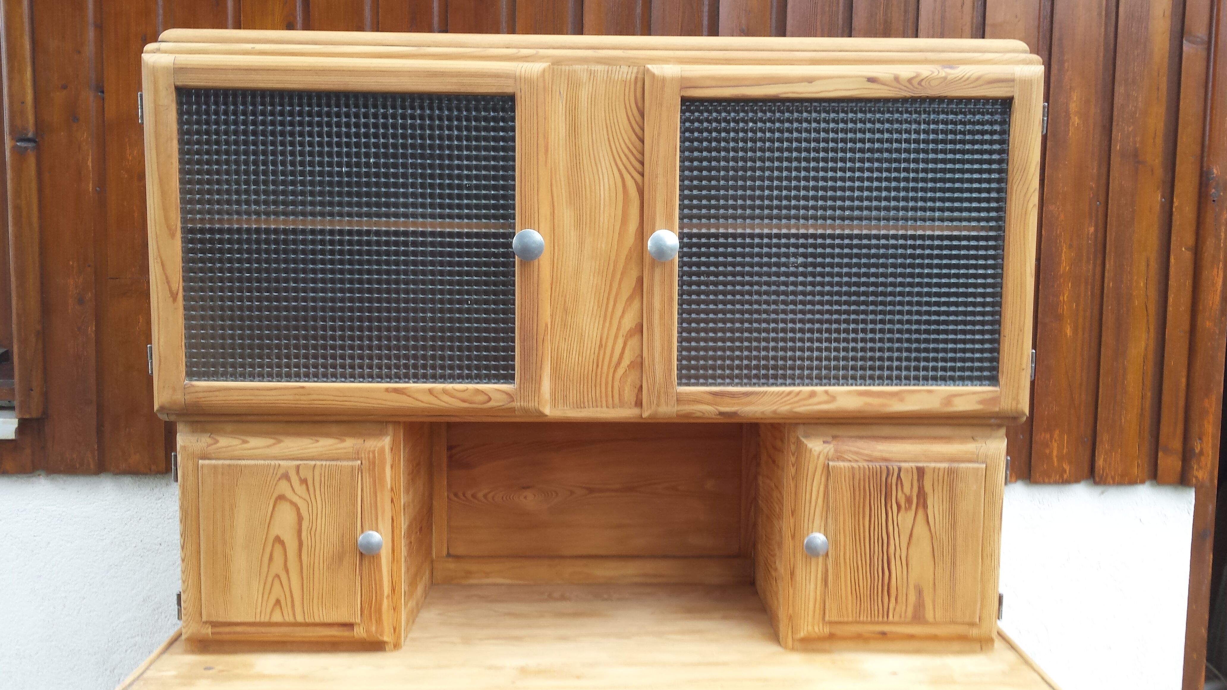 Raw mado buffet, sanded