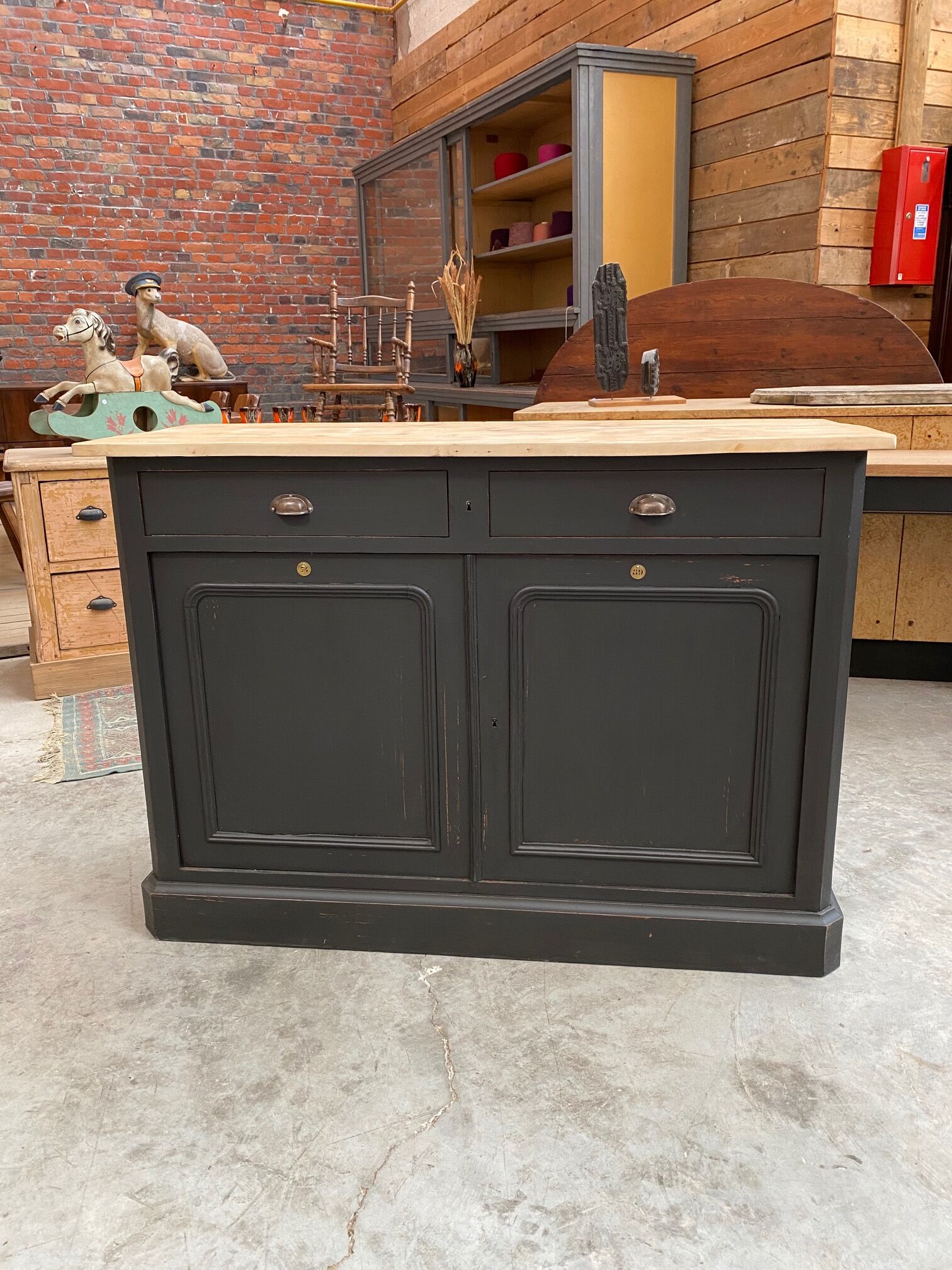 Buffet 2 doors late nineteenth