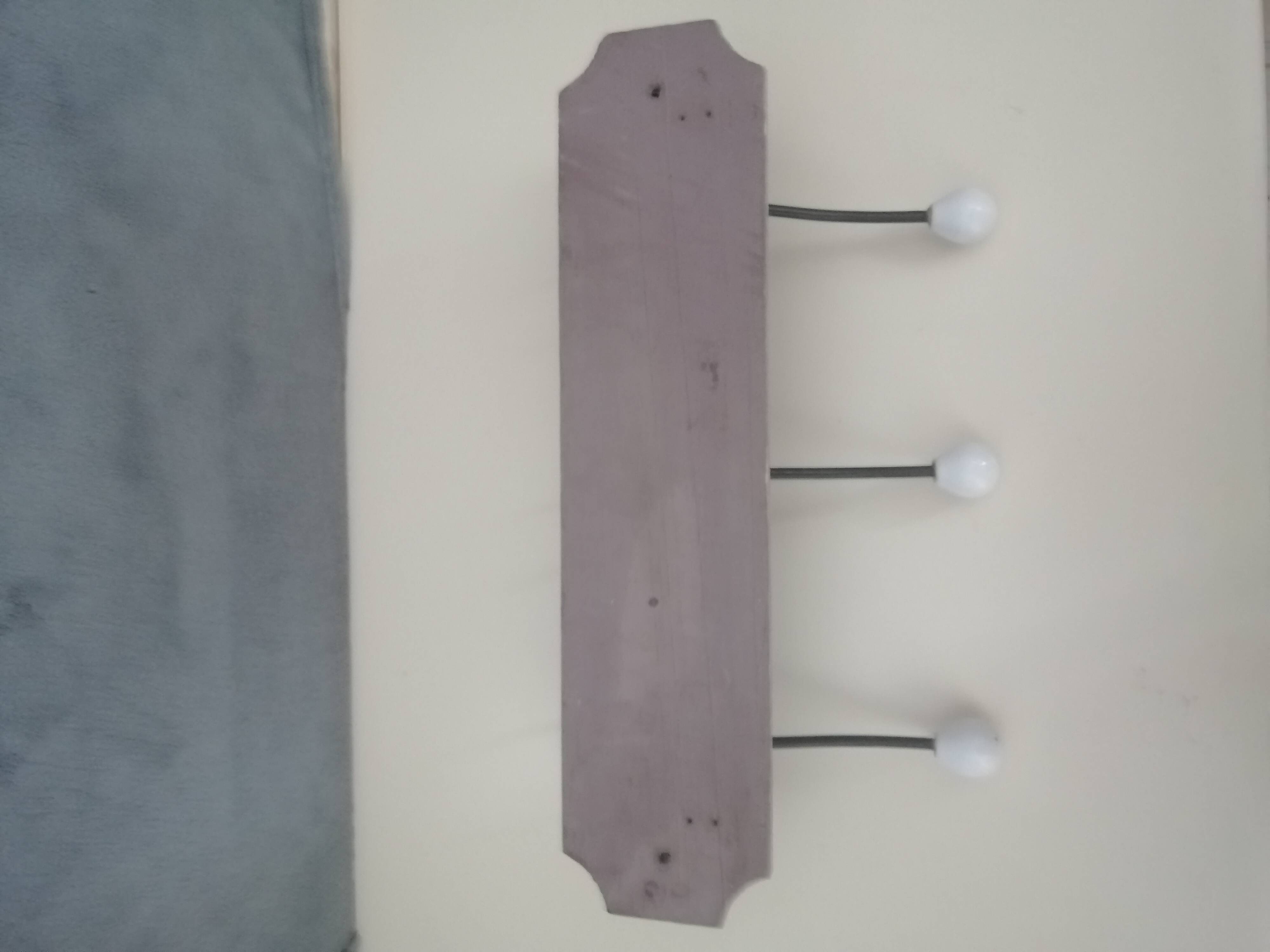 Wall coat rack in wood and porcelain