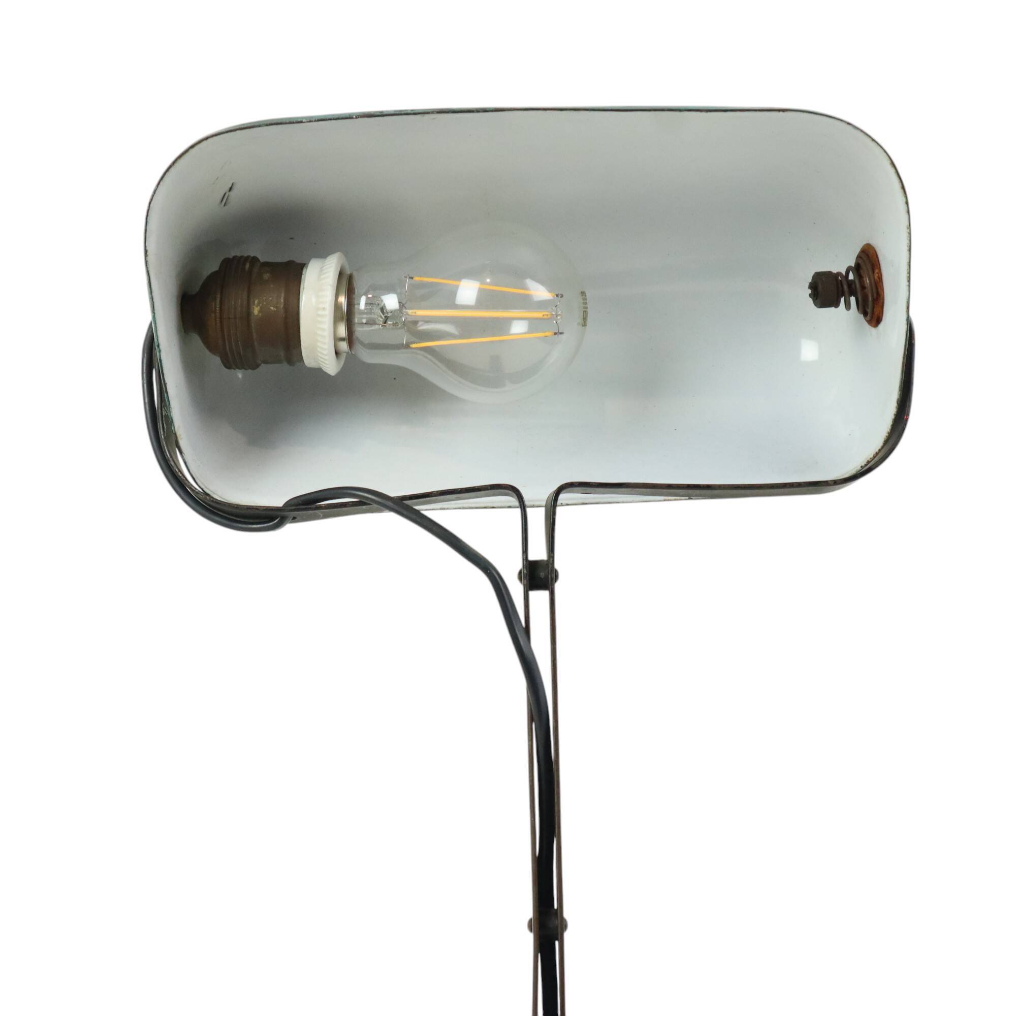 Art Deco Desk Lamp Notary Lamp Erpe Model 52 Bauhaus Green Enamel
