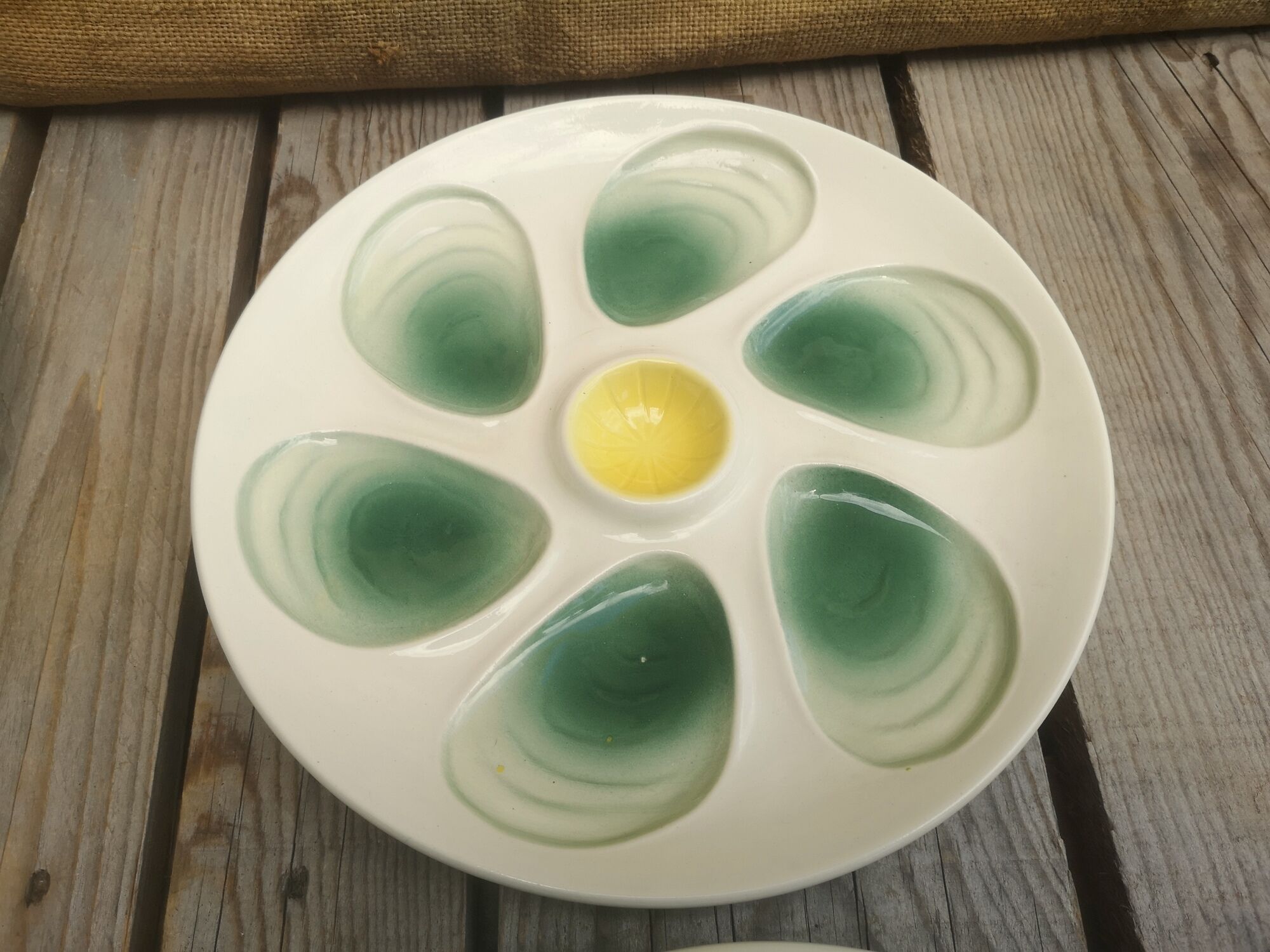 Set of 4 plates with oysters yellow and green salins décor
