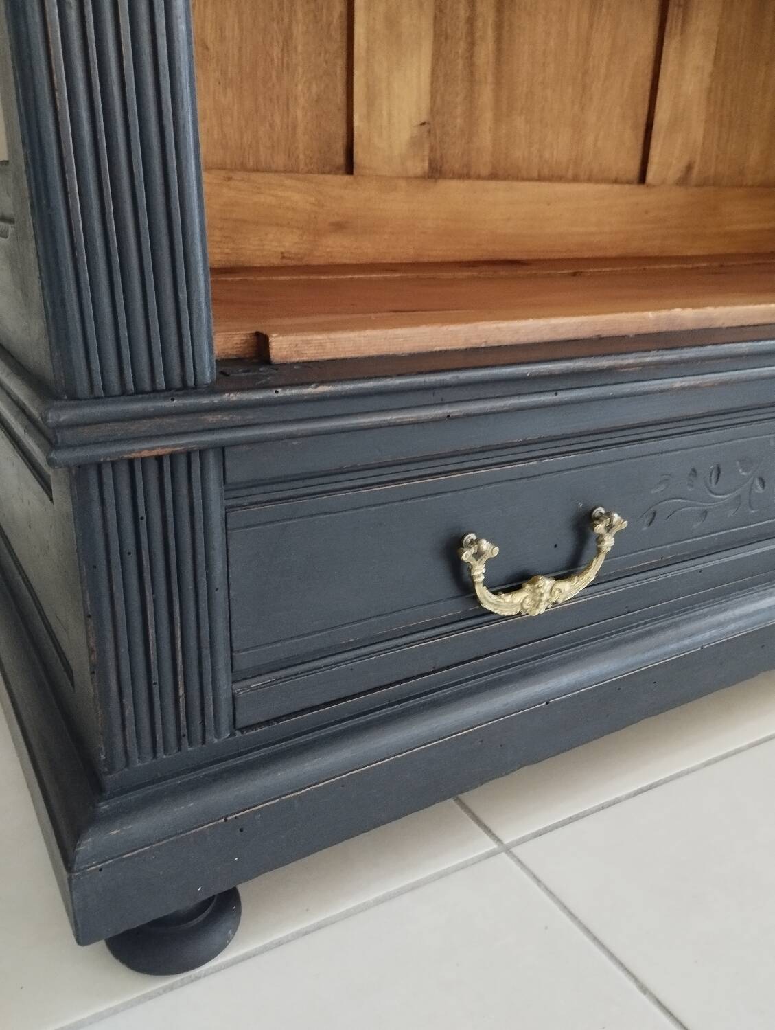 Old library black patina chalk paint